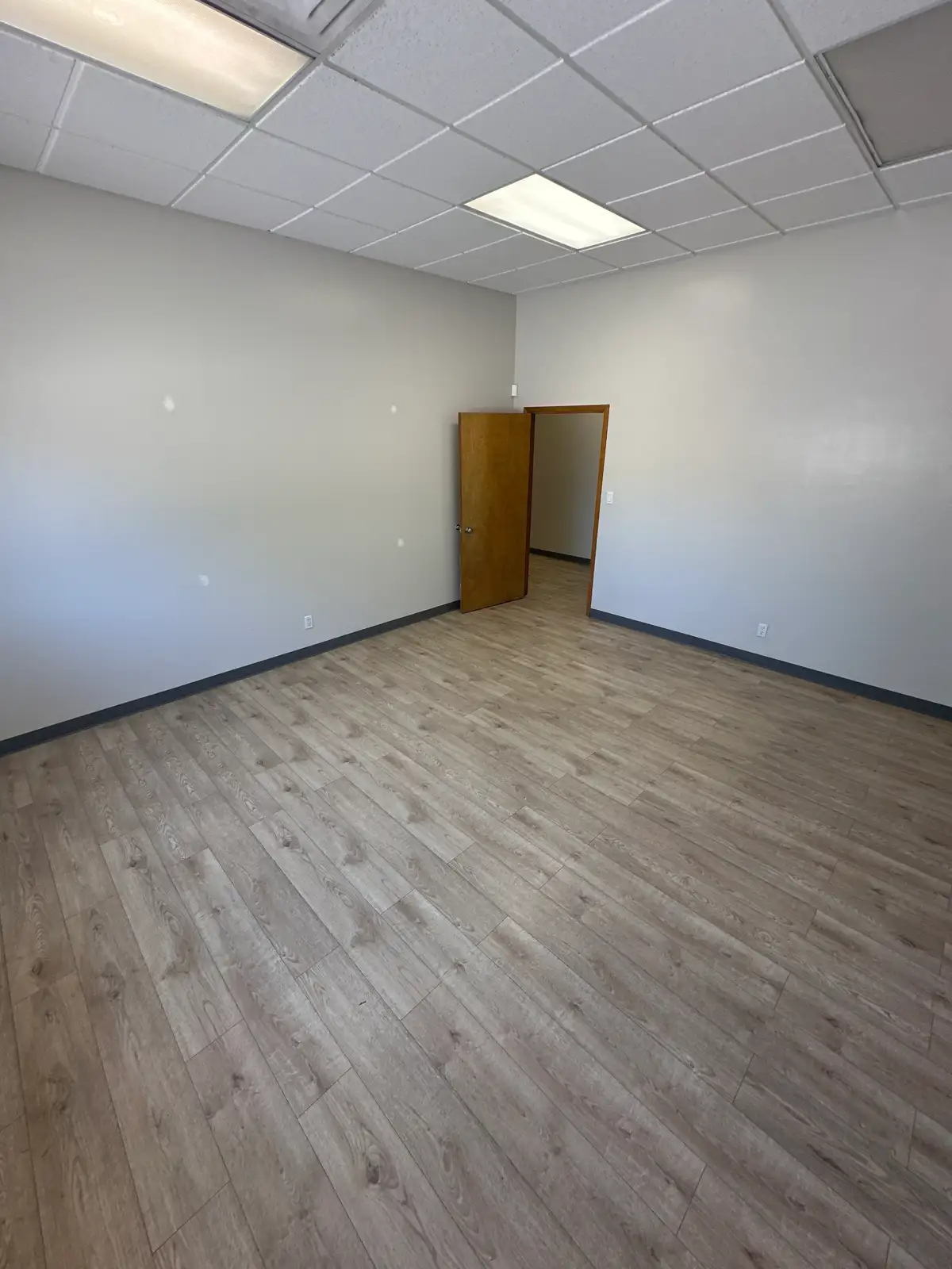 NICE FUNCTIONAL OFFICE SPACE W/ YARD SPACE image 42