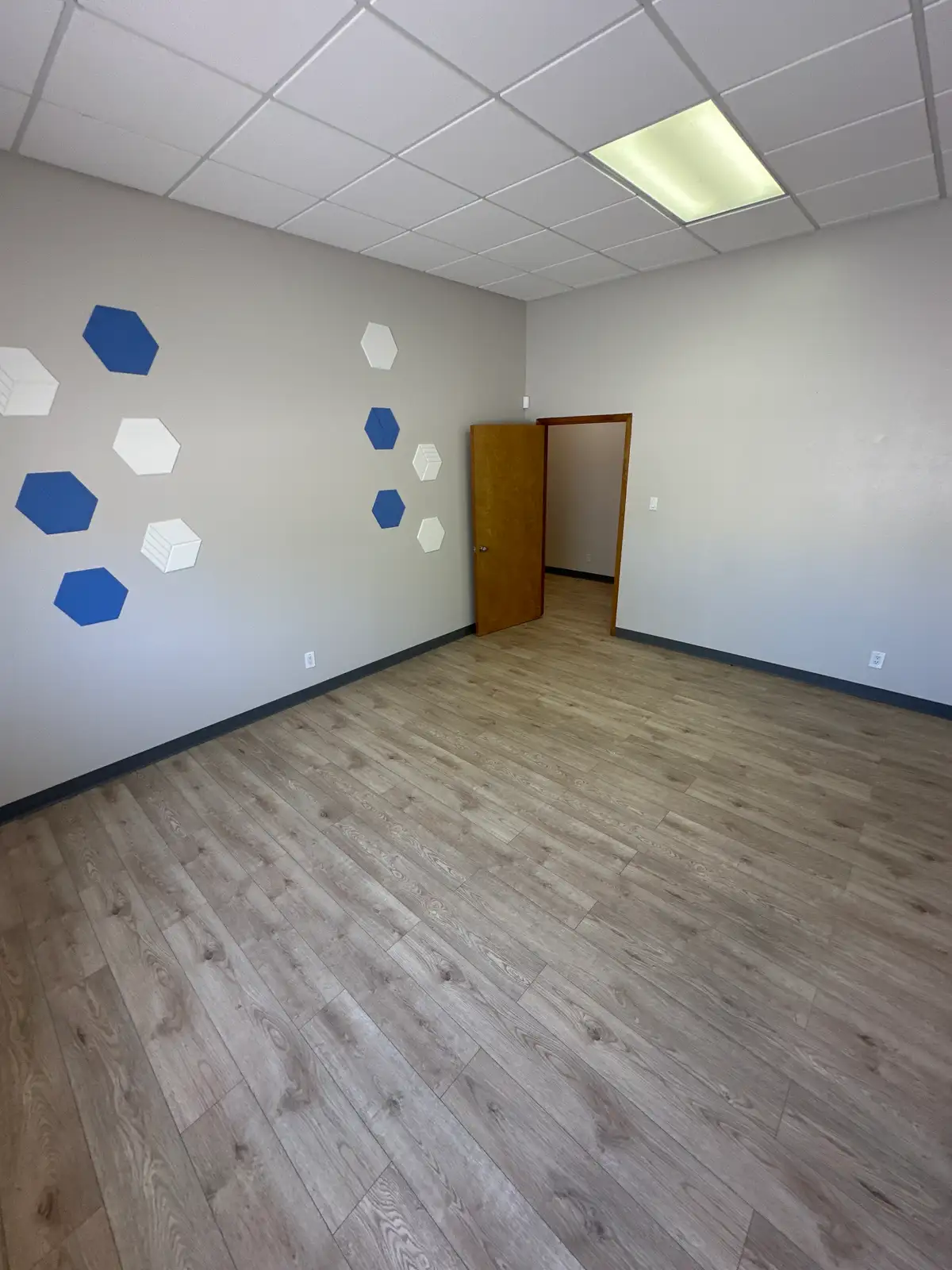NICE FUNCTIONAL OFFICE SPACE W/ YARD SPACE image 45