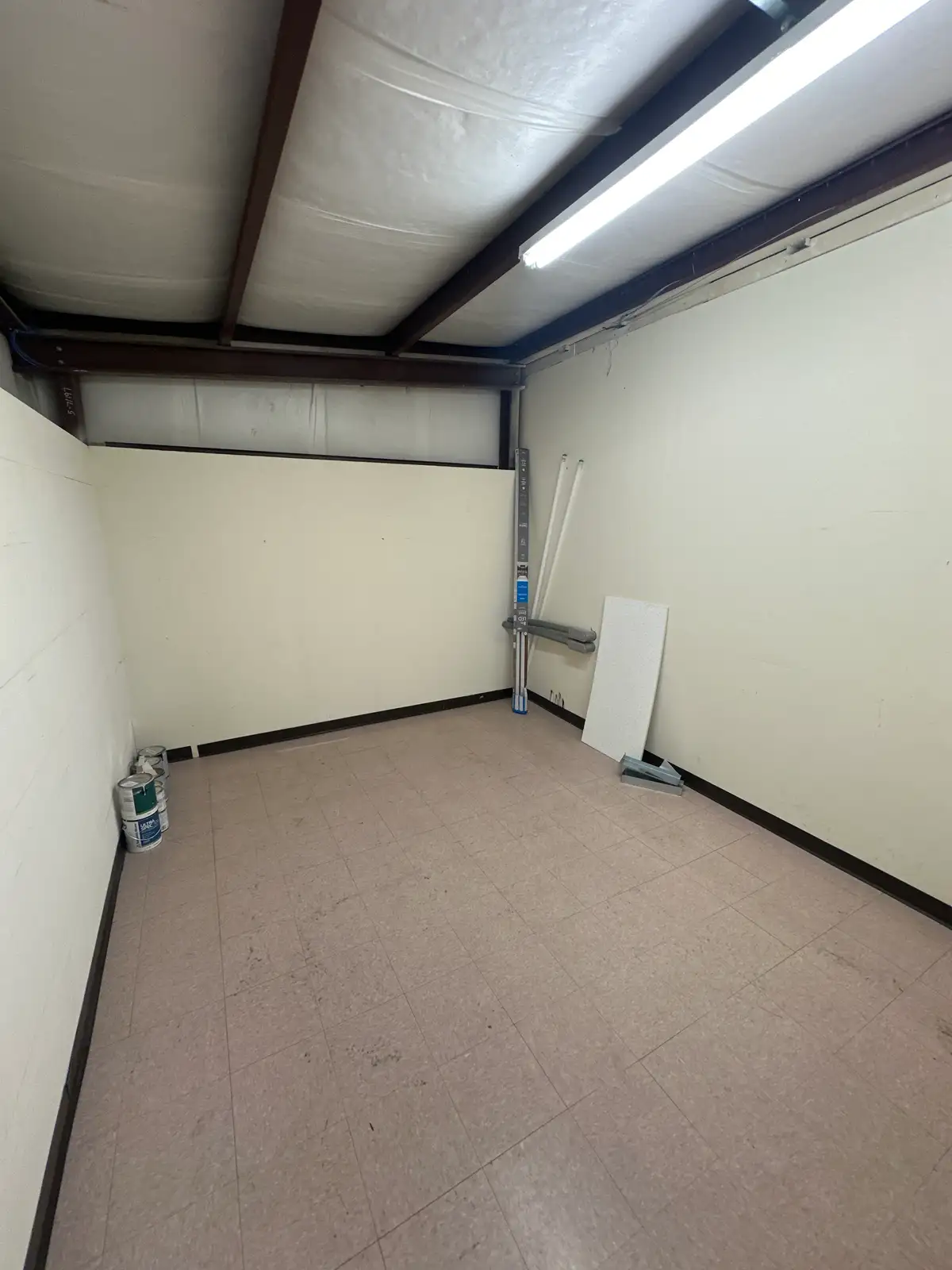 NICE FUNCTIONAL OFFICE SPACE W/ YARD SPACE image 37