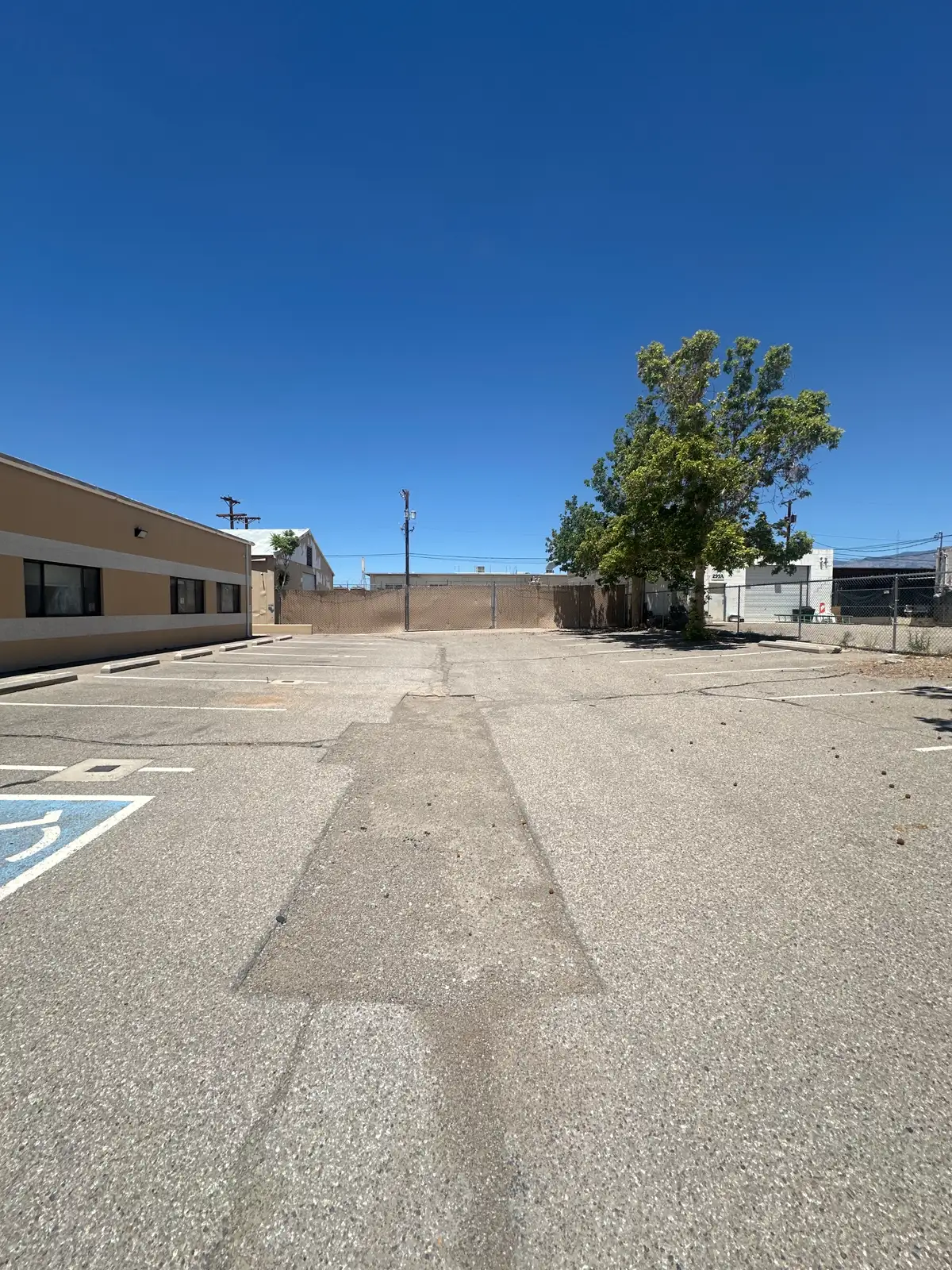 NICE FUNCTIONAL OFFICE SPACE W/ YARD SPACE image 14