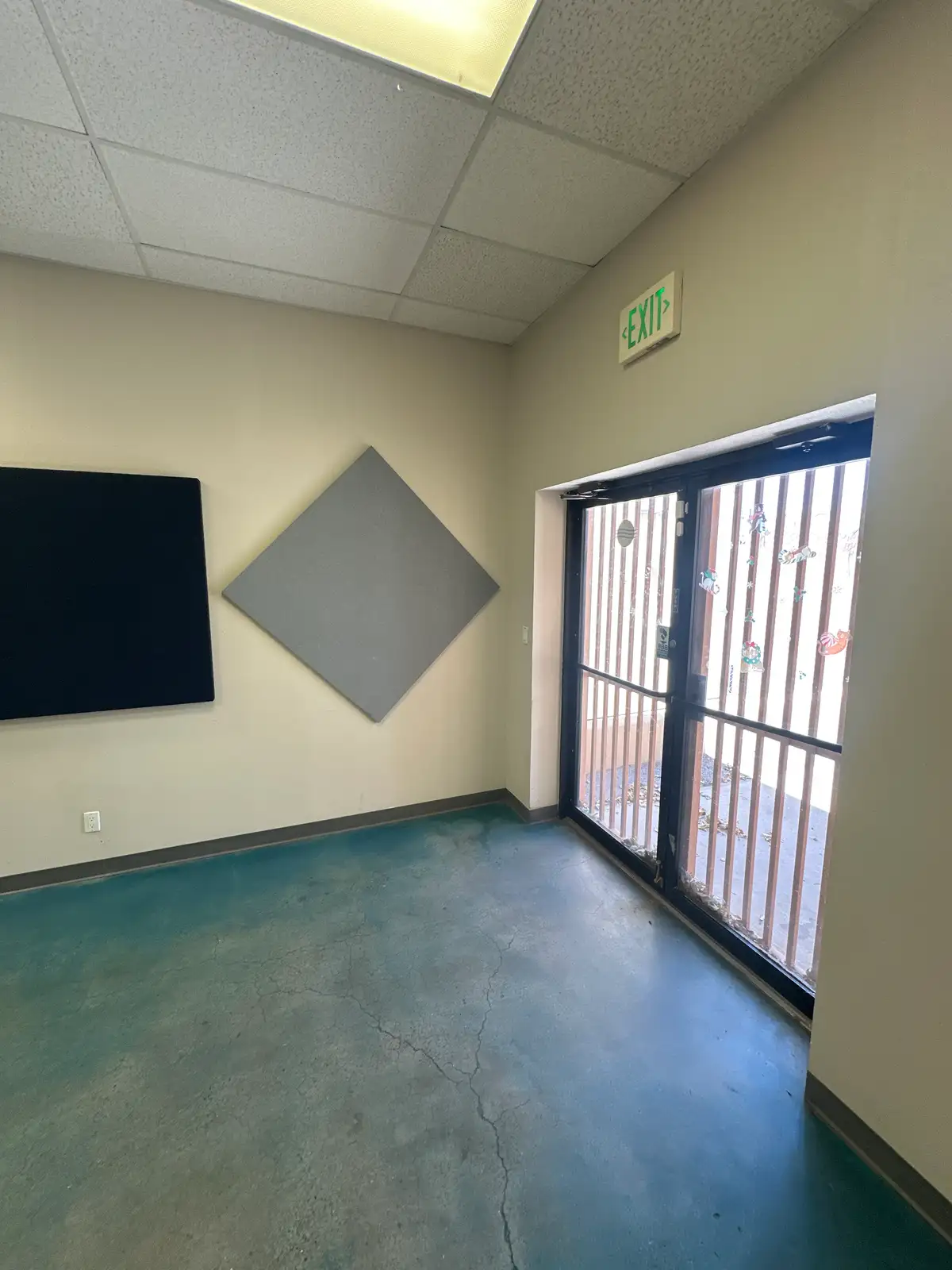 NICE FUNCTIONAL OFFICE SPACE W/ YARD SPACE image 50
