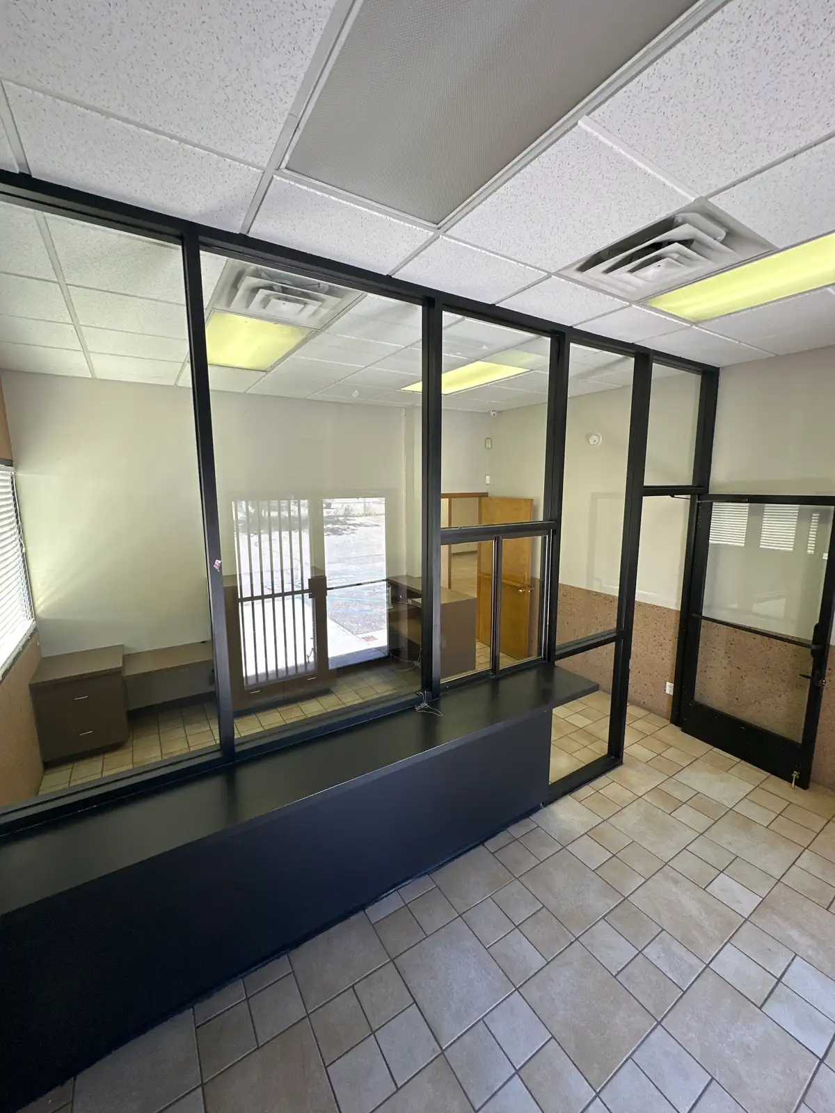 NICE FUNCTIONAL OFFICE SPACE W/ YARD SPACE image 21