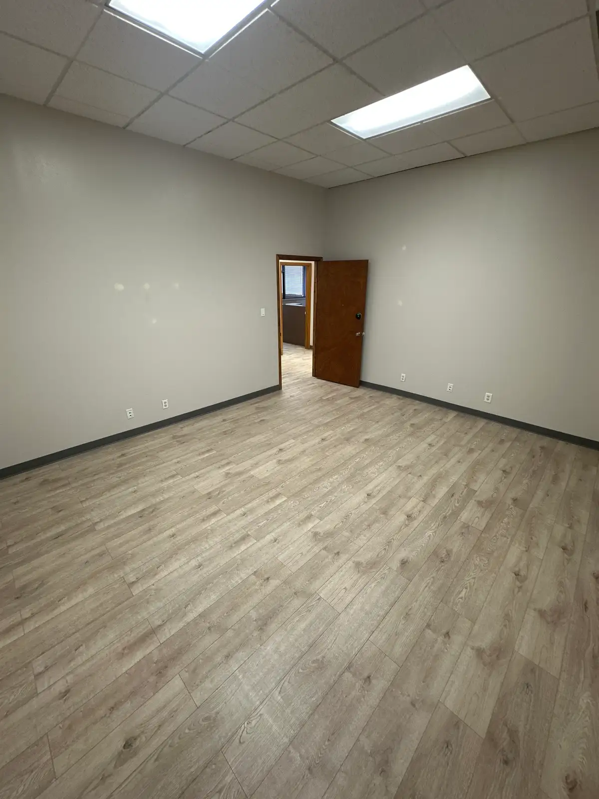 NICE FUNCTIONAL OFFICE SPACE W/ YARD SPACE image 35