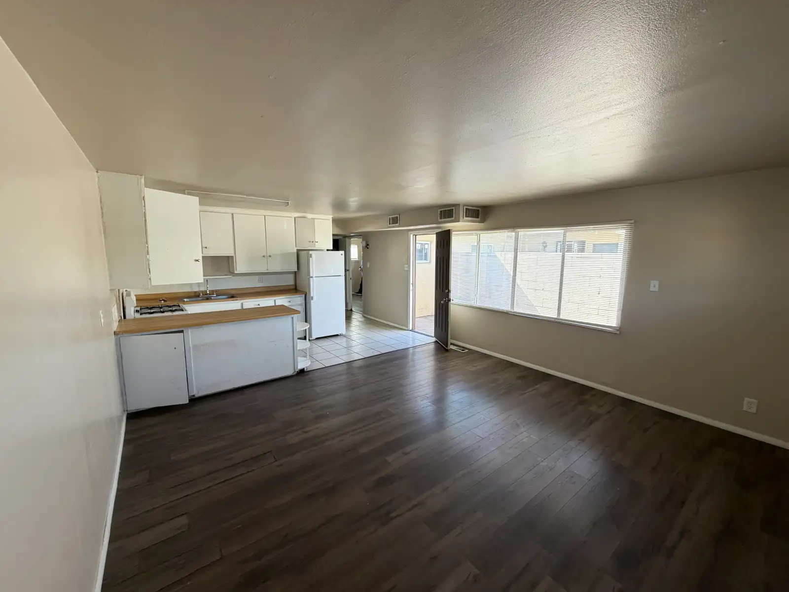 1100 Palomas Dr SE image 12