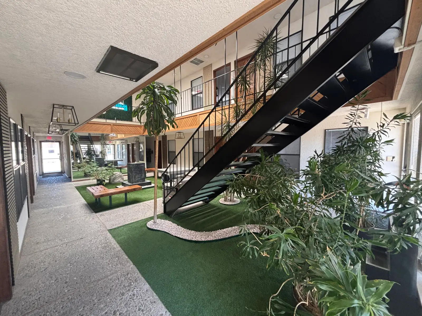 Small Northeast Heights Executive Office Suites Available image 3