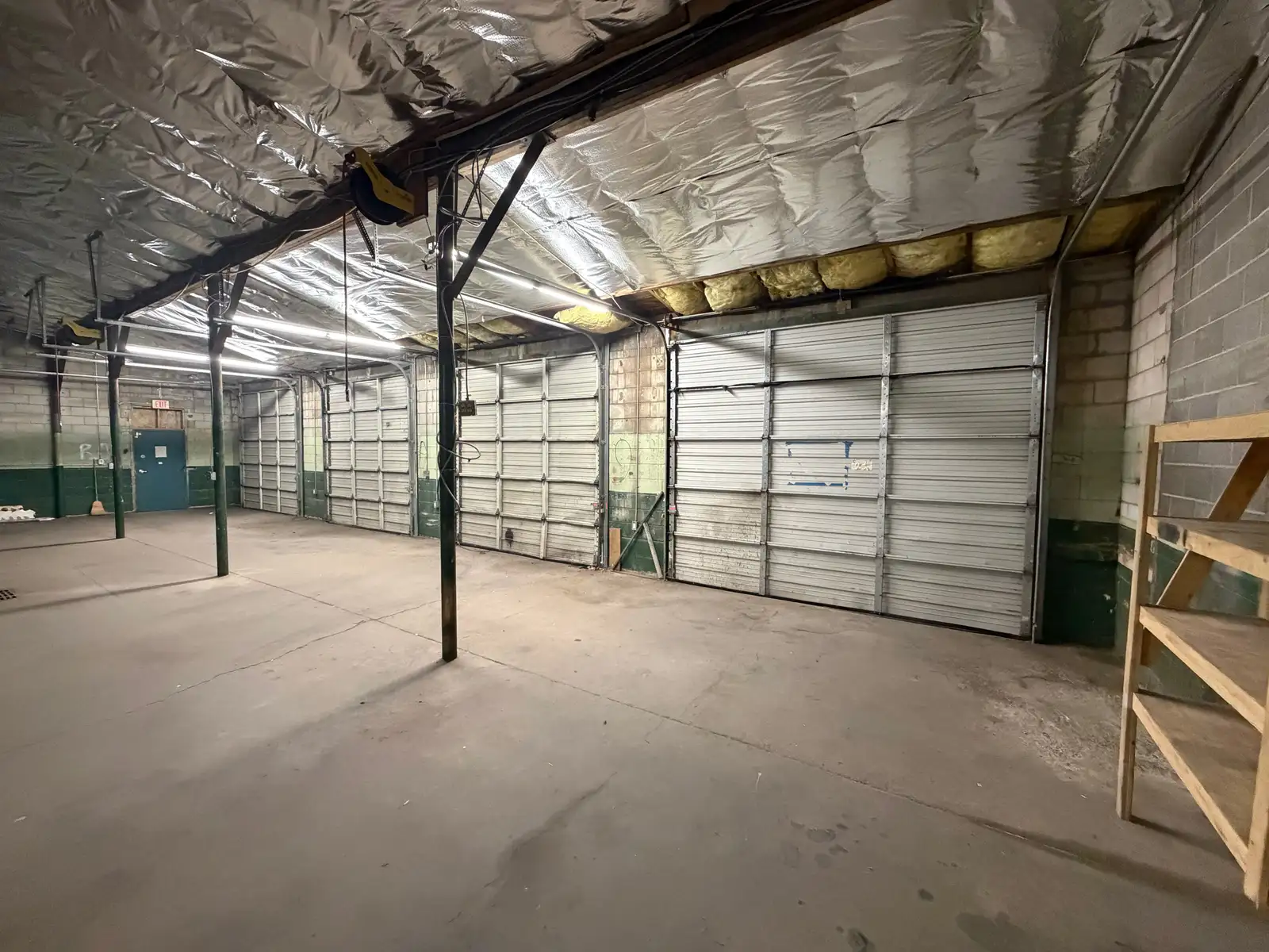 Rainbow Center Warehouse image 3