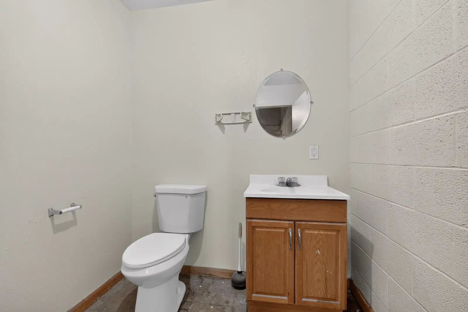 PREMIER MULTI TENANT INDUSTRIAL COMPLEX image 35