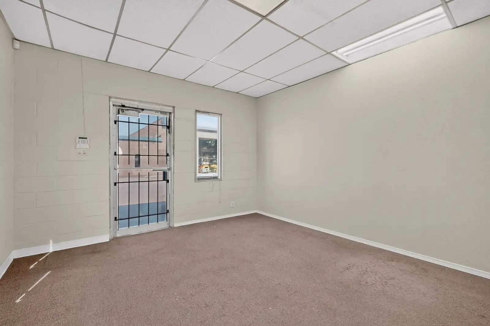 PREMIER MULTI TENANT INDUSTRIAL COMPLEX image 27