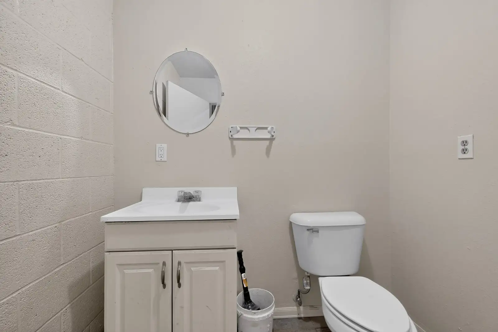 PREMIER MULTI TENANT INDUSTRIAL COMPLEX image 33