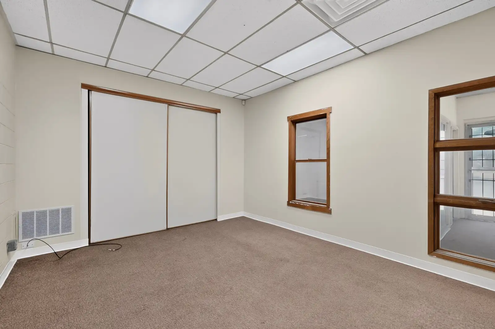 PREMIER MULTI TENANT INDUSTRIAL COMPLEX image 31