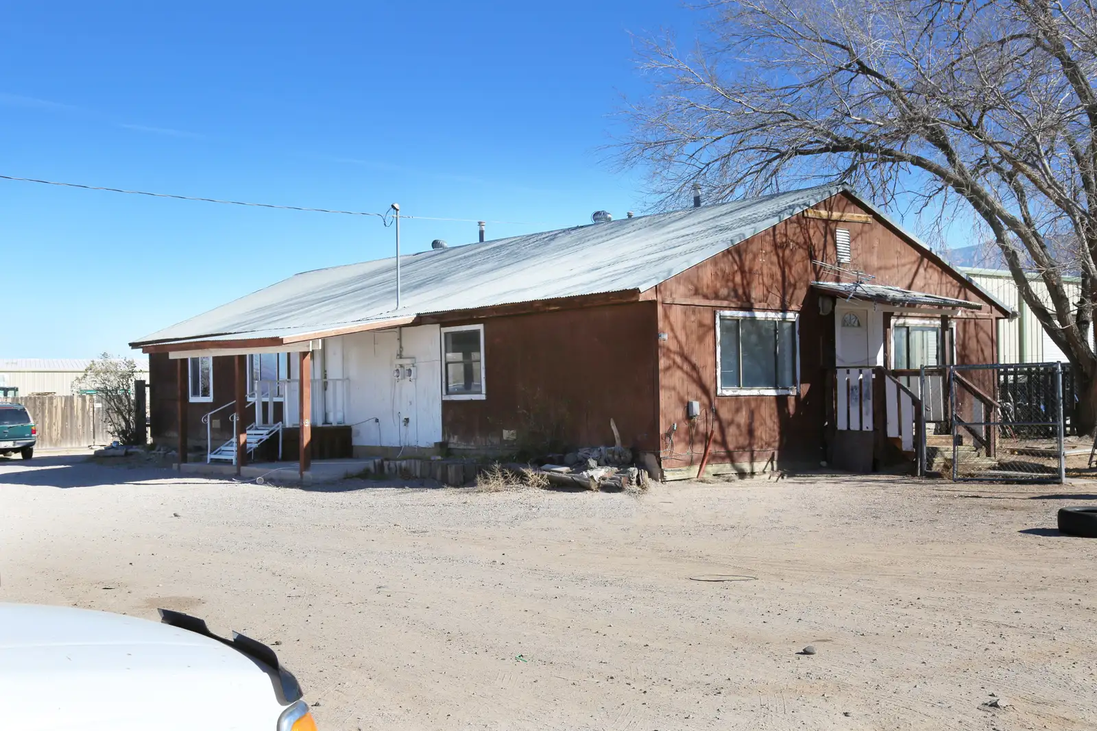 Flexible Live/Work Property with Fully Fenced Yard image 3