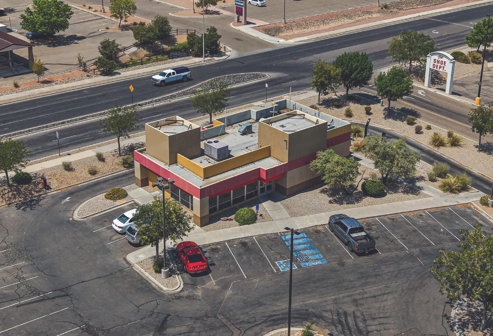 Turn Key QSR at Signalized Intersection image 1