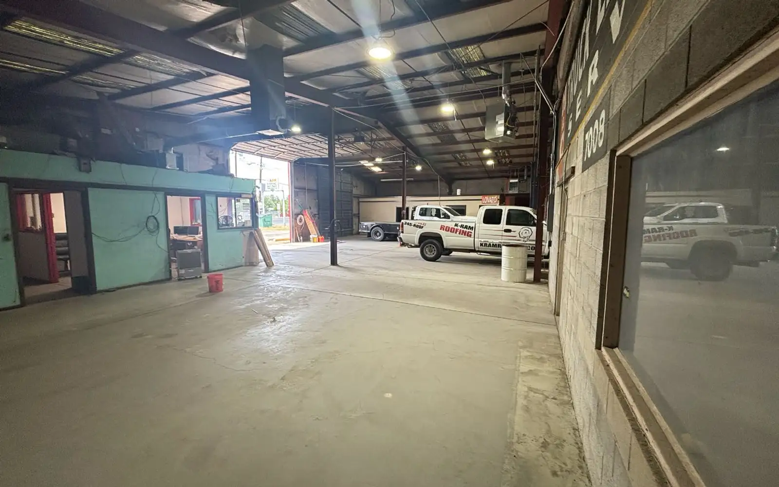 Warehouse / Shop with Gated Yard image 4