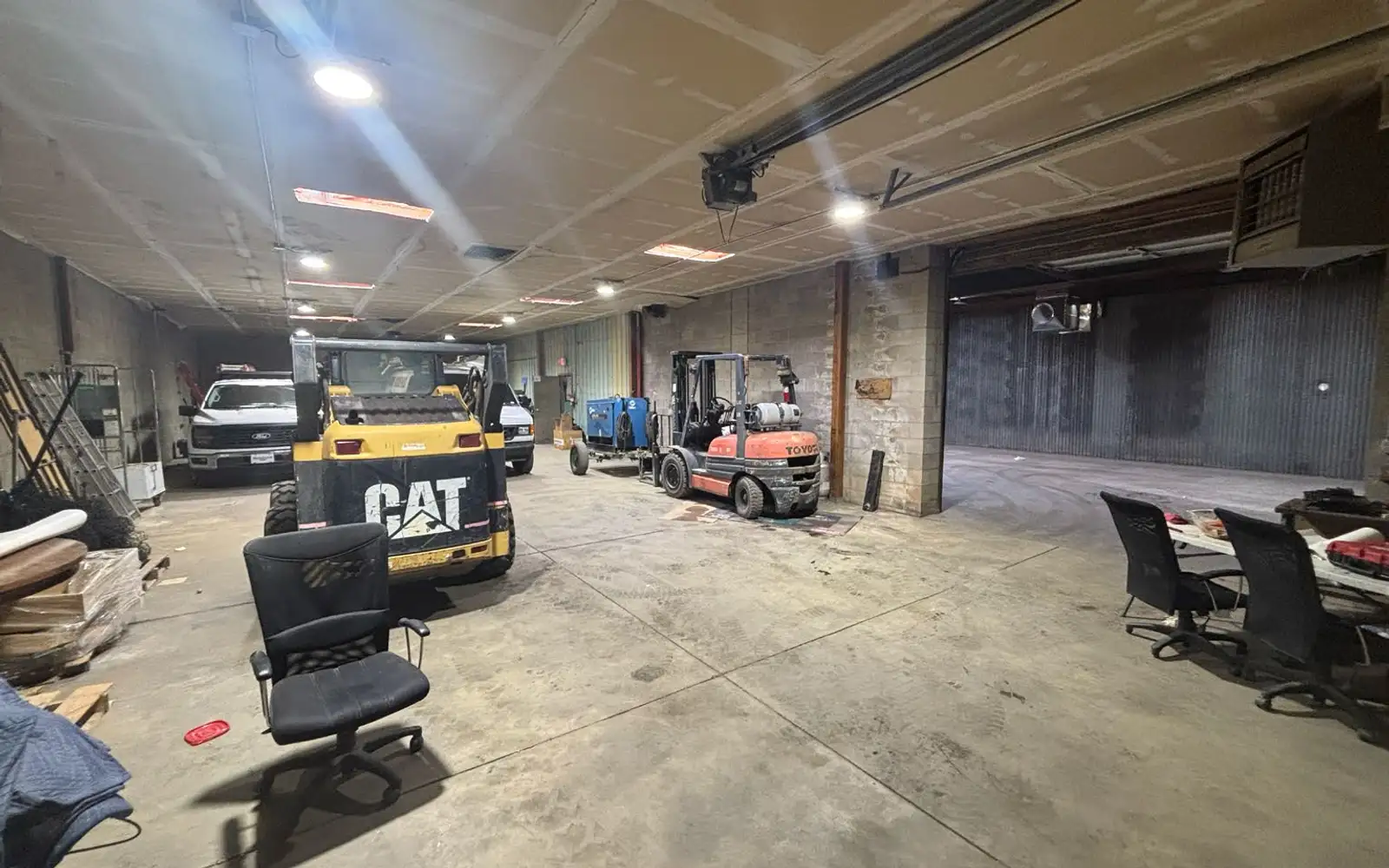 Warehouse / Shop with Gated Yard image 5