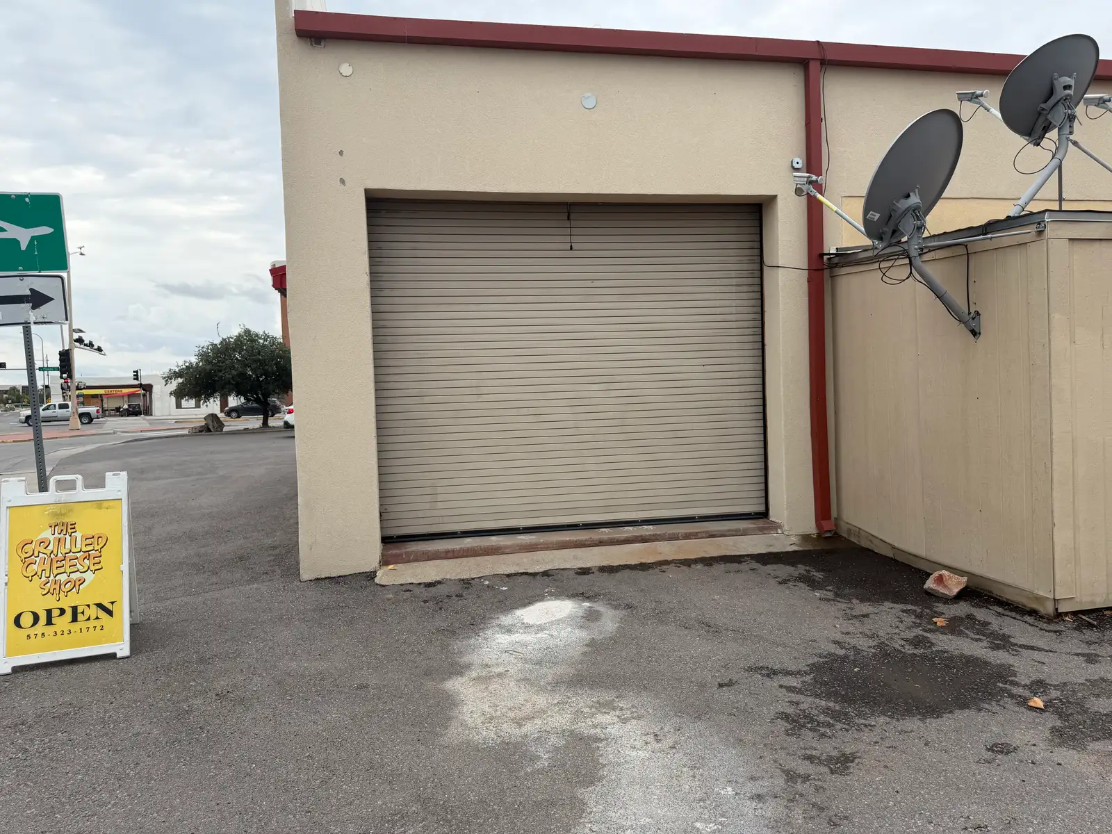 Versatile Retail Space with Convenient Rear Roll-Up Door image 3