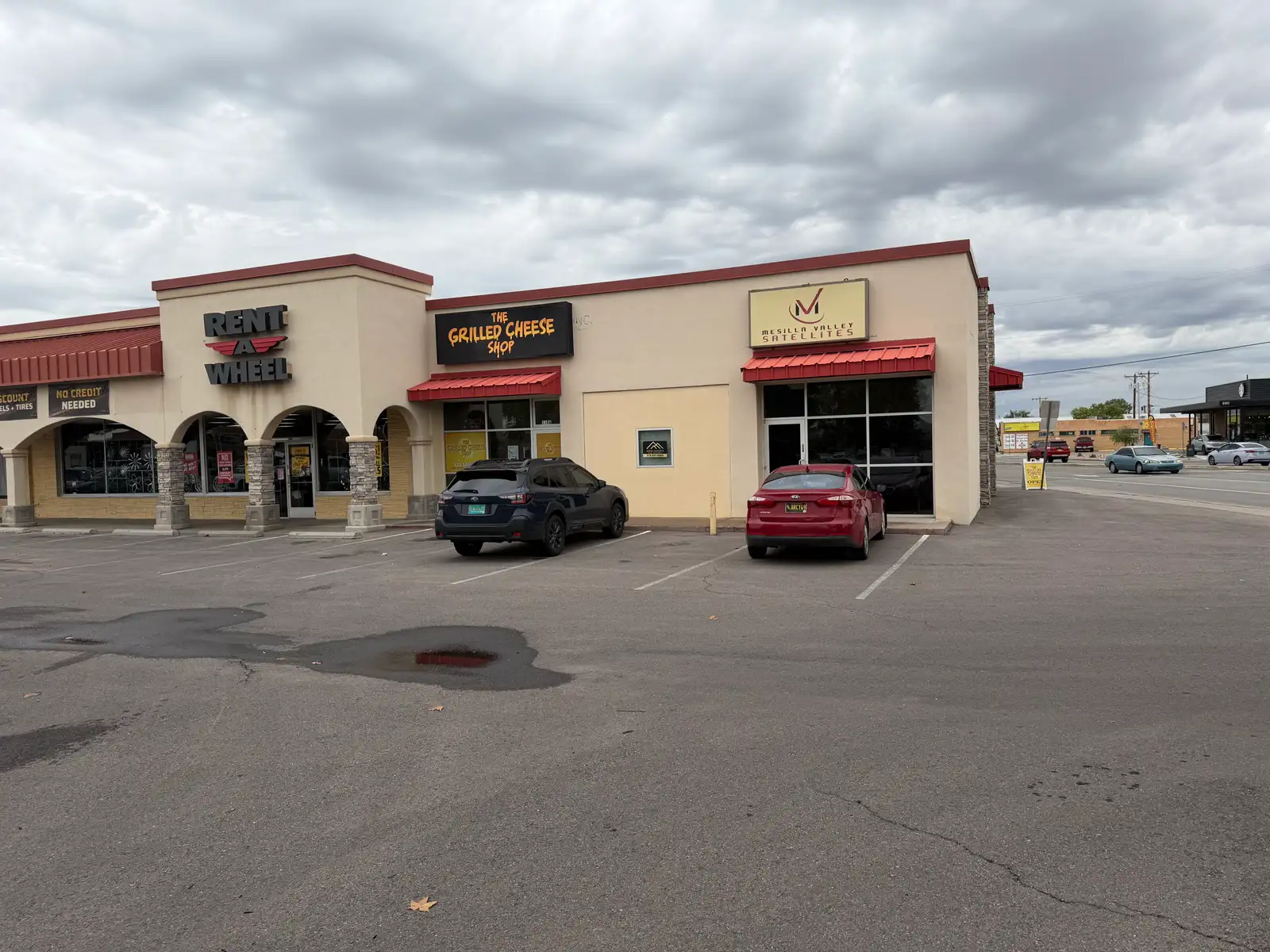 Versatile Retail Space with Convenient Rear Roll-Up Door image 2
