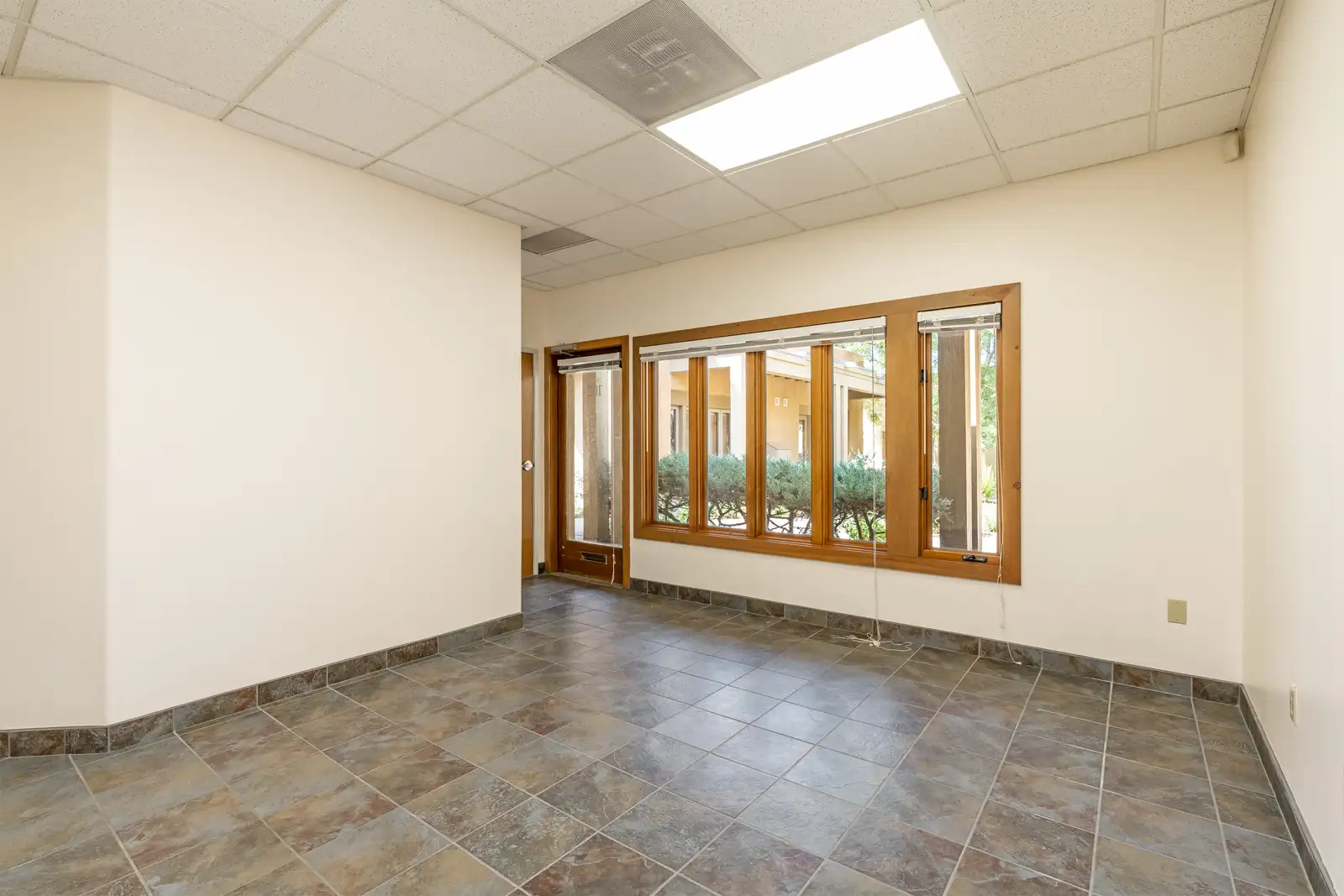 460 St Michaels Dr image 3