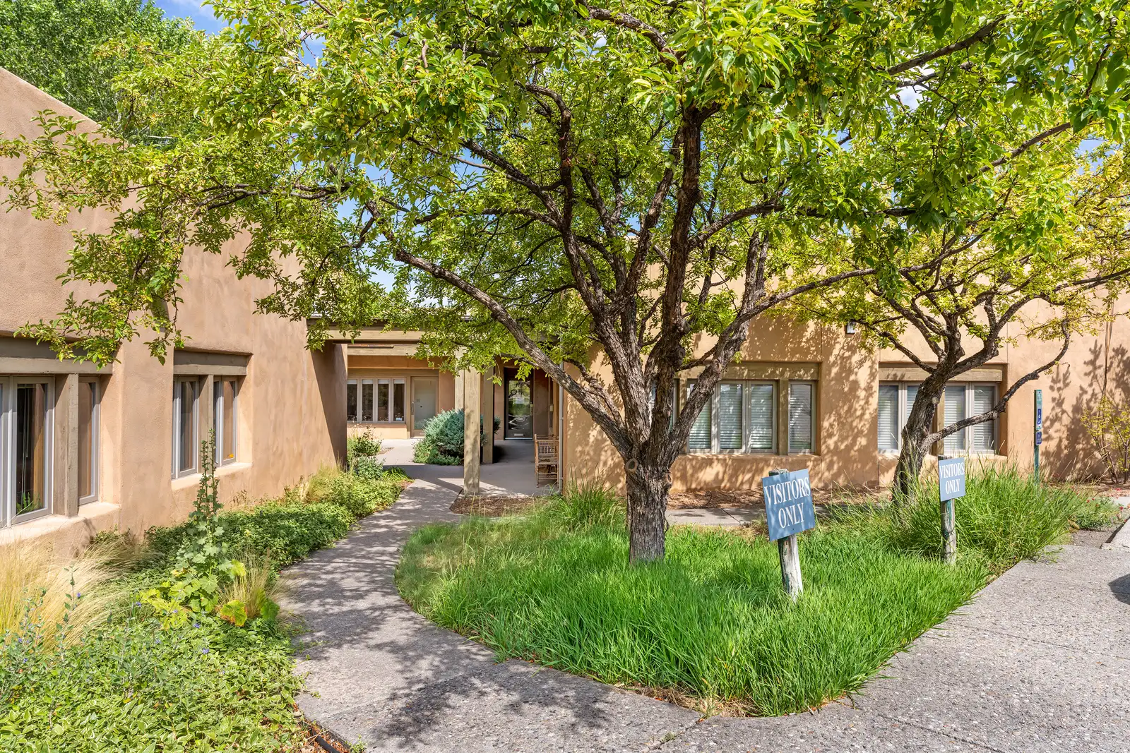 460 St Michaels Dr image 4
