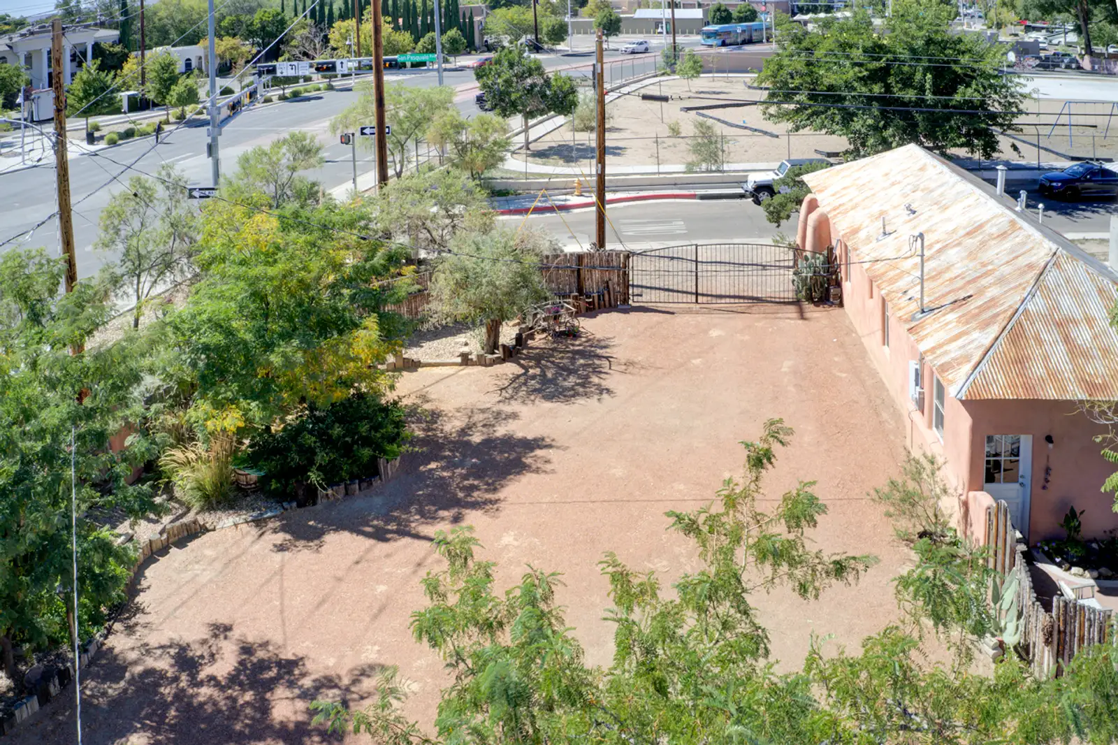 1913 Lomas Blvd NW image 16