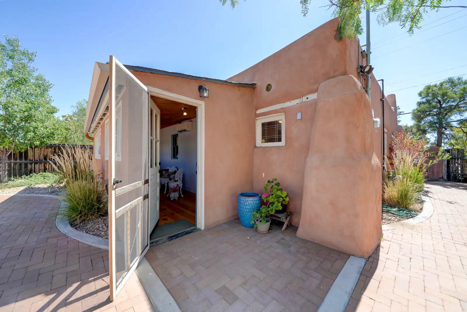 1913 Lomas Blvd NW image 49