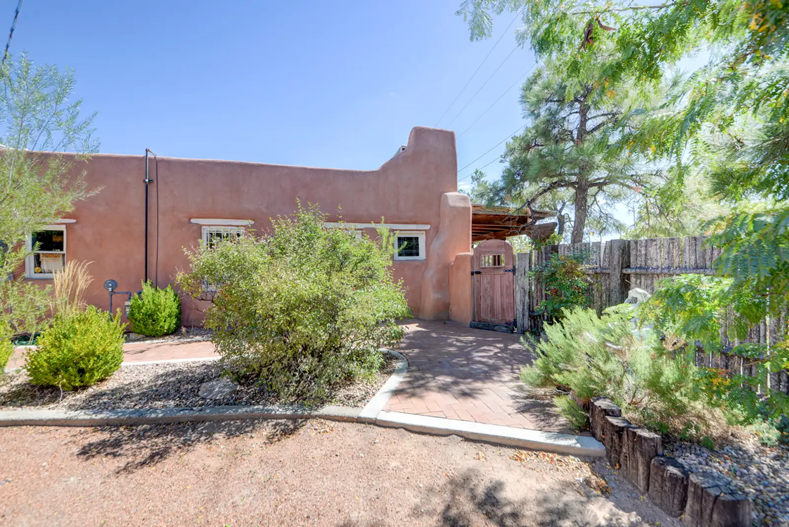 1913 Lomas Blvd NW image 30