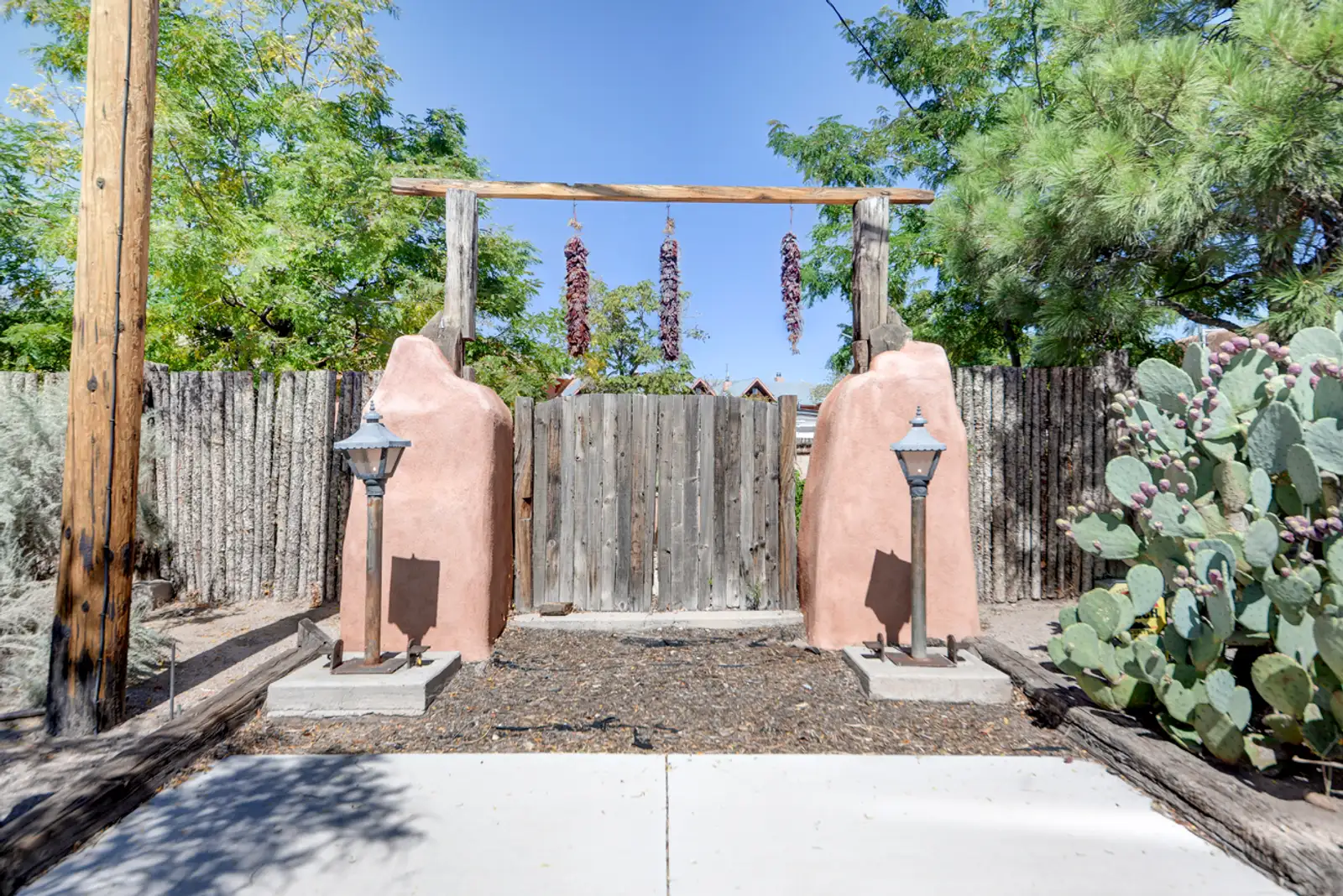 1913 Lomas Blvd NW image 51