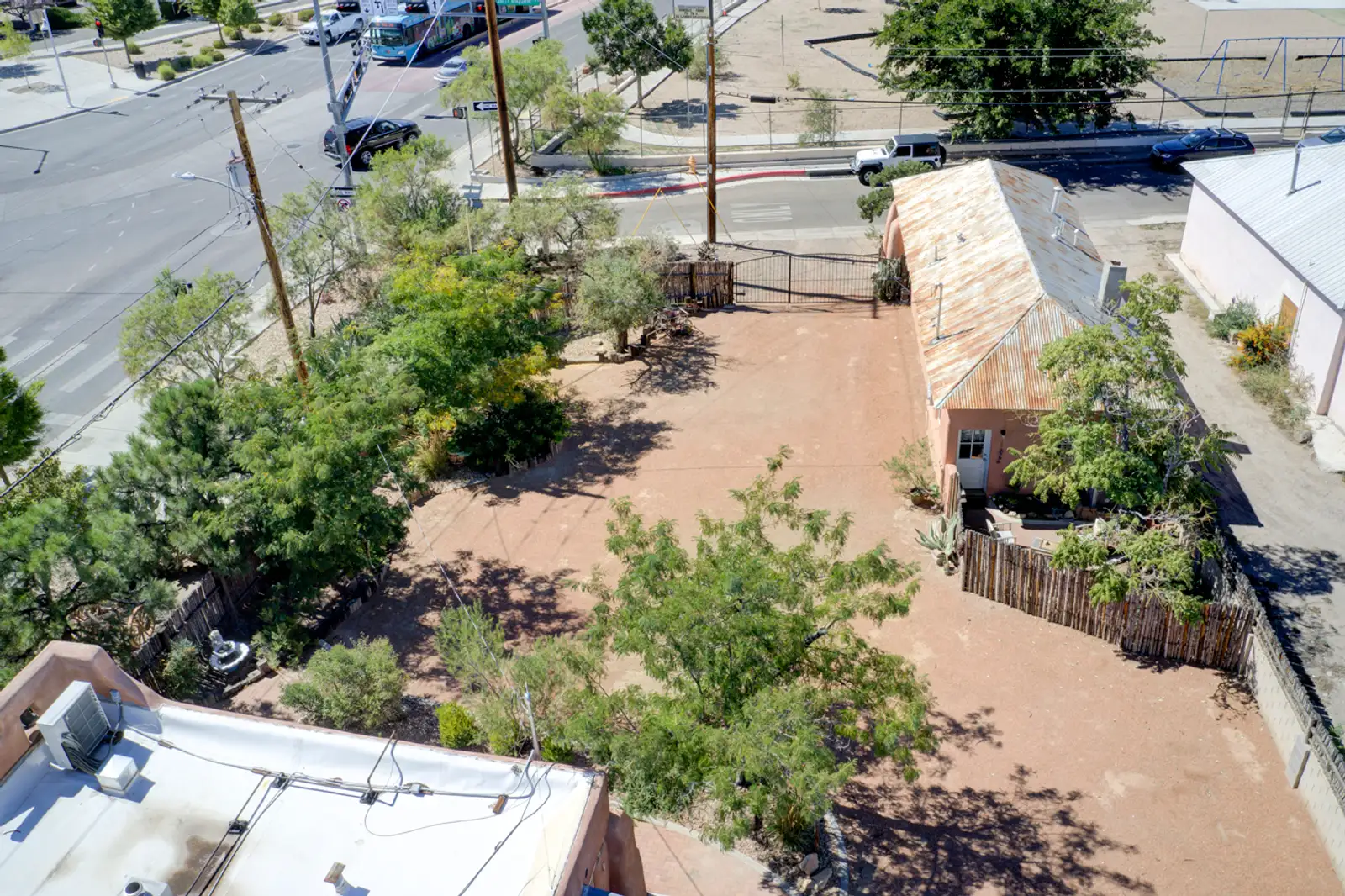 1913 Lomas Blvd NW image 17