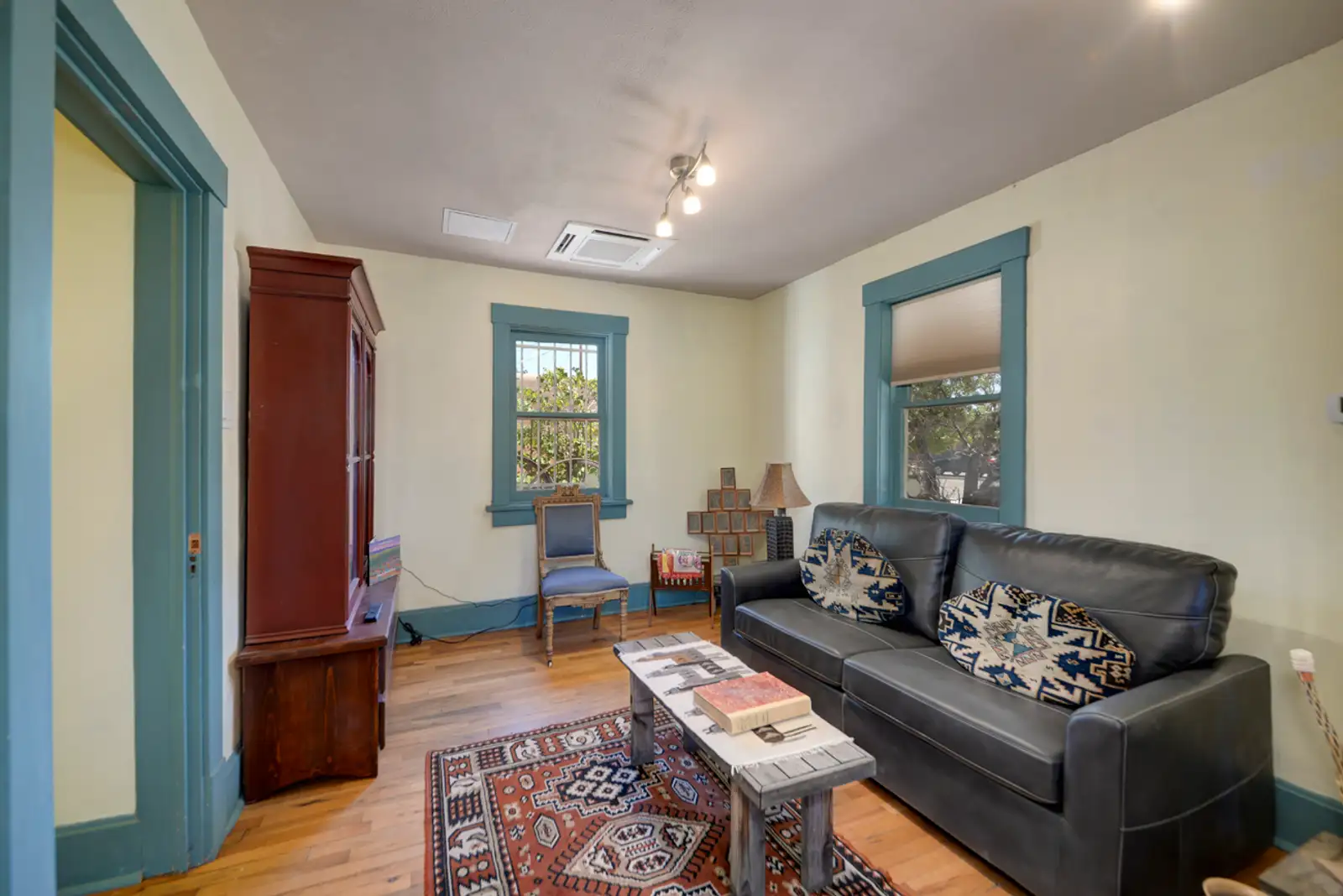 1913 Lomas Blvd NW image 36