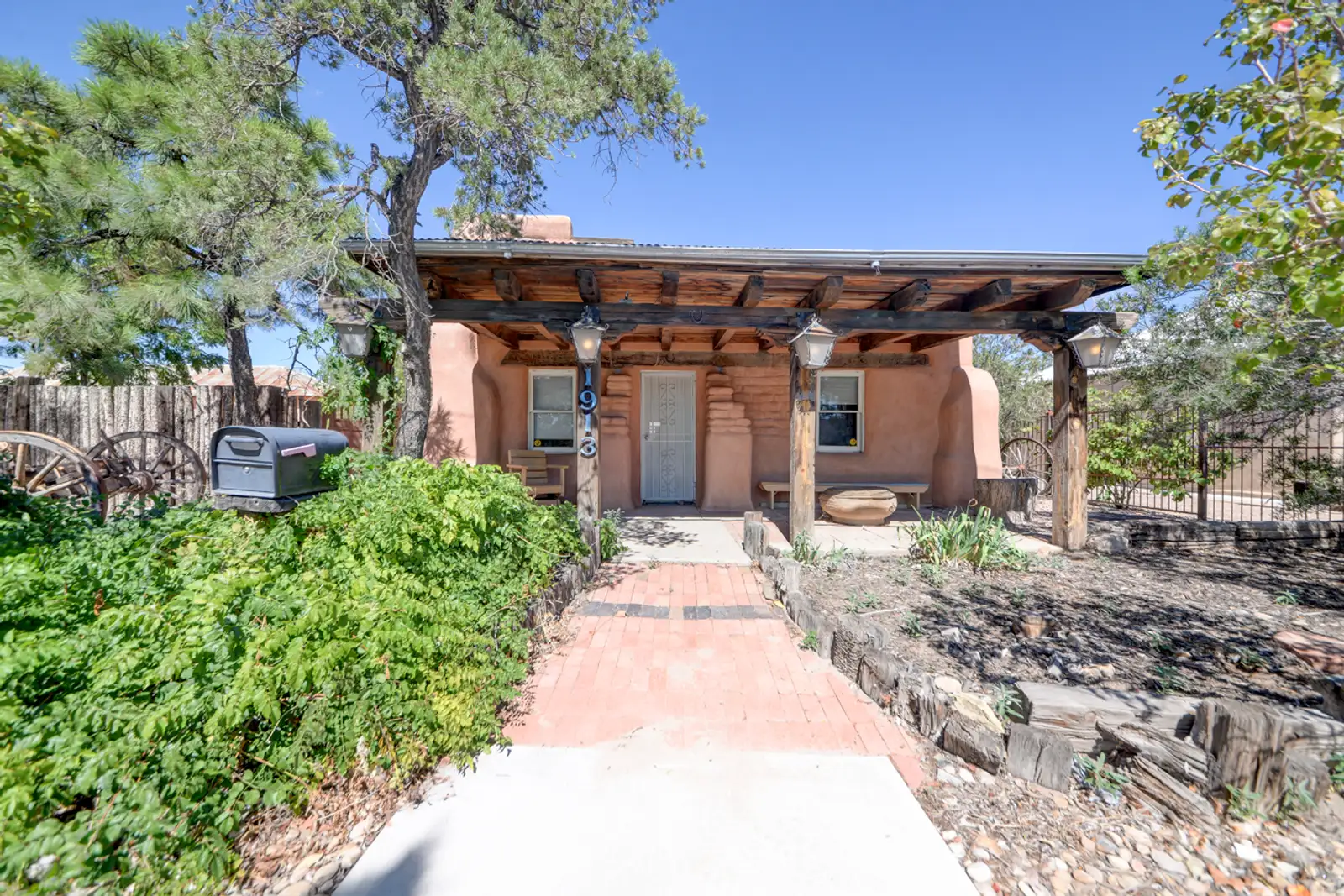 1913 Lomas Blvd NW image 48