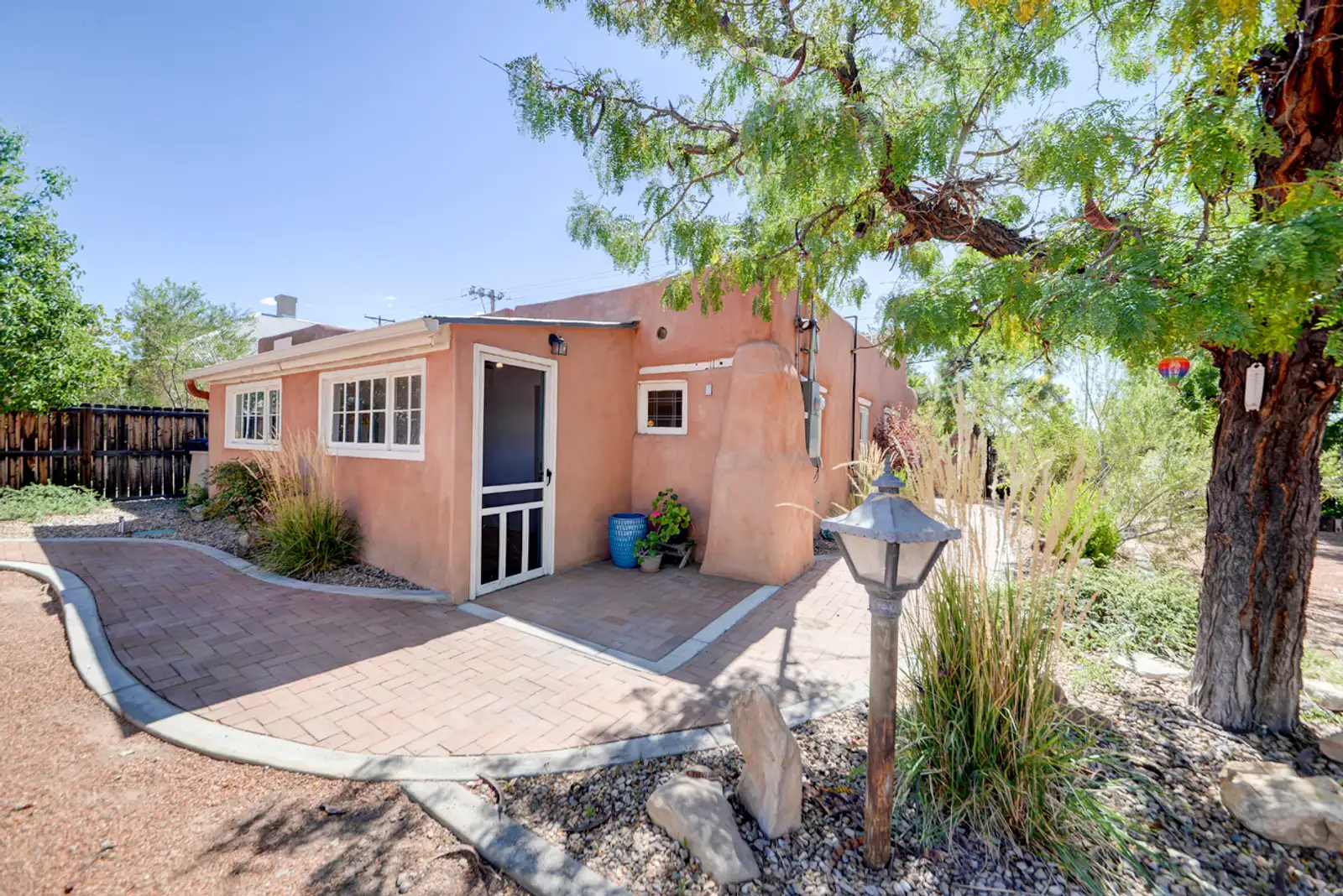 1913 Lomas Blvd NW image 50