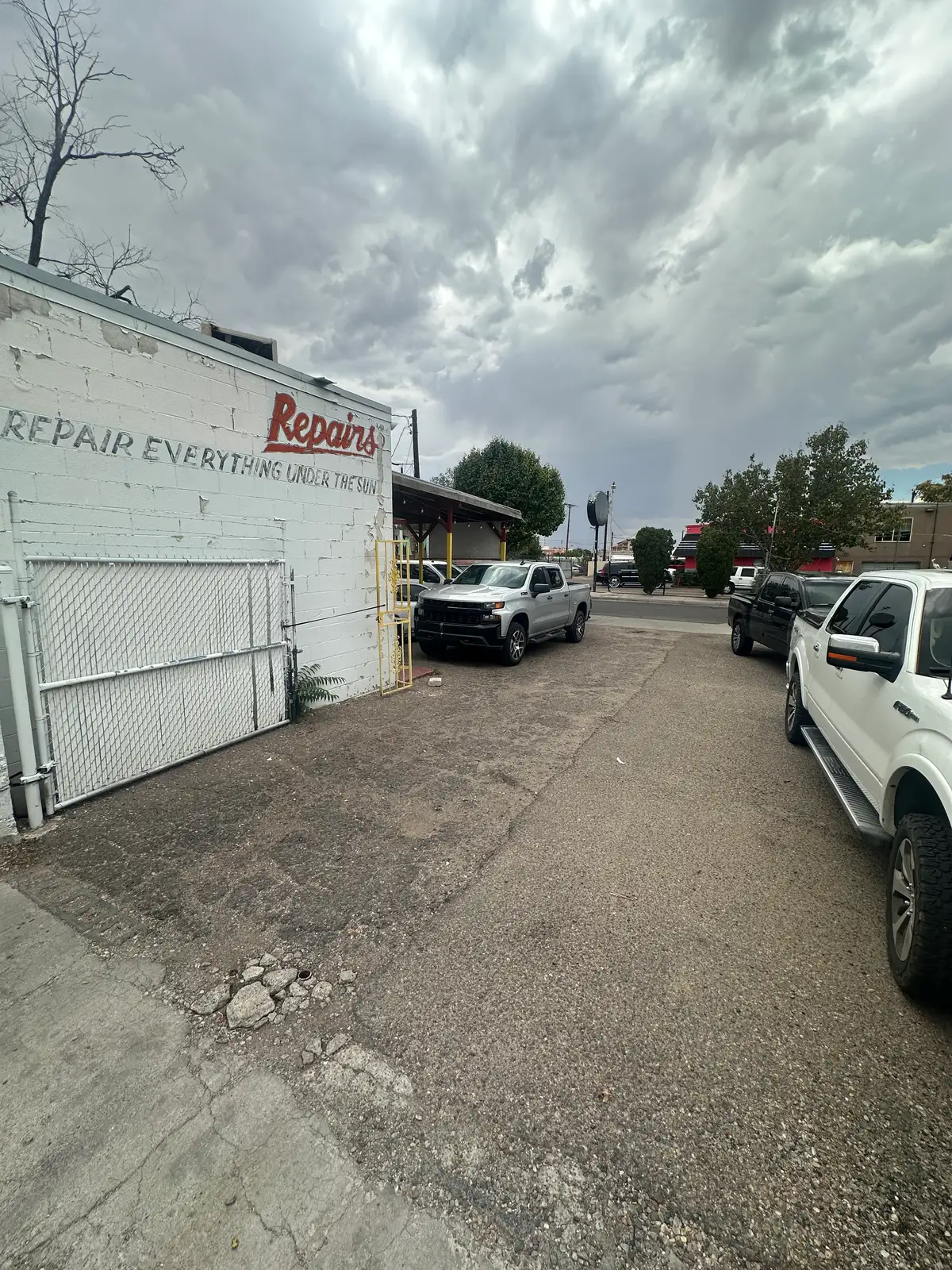 Functional Small-Bay Warehouse with Gated Yard image 4