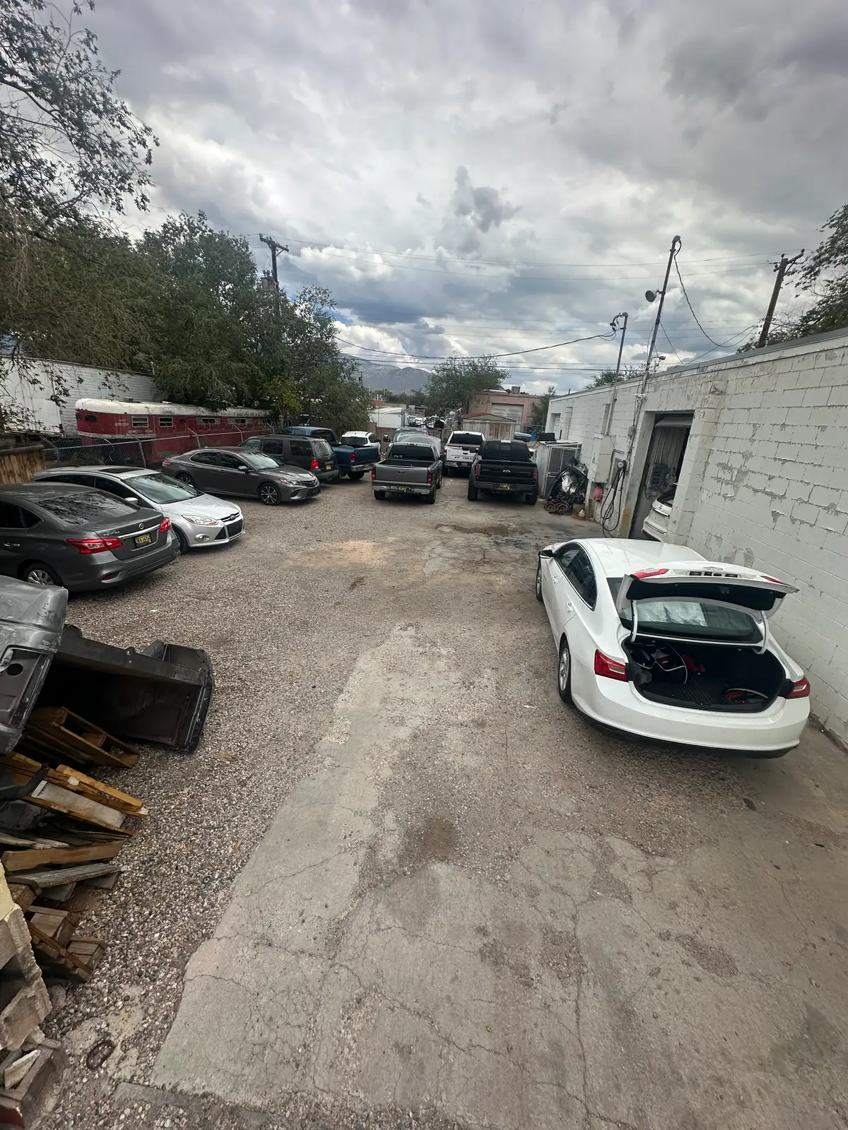 Functional Small-Bay Warehouse with Gated Yard image 5