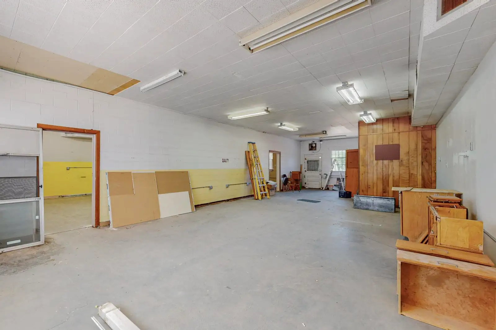 Open Flex Space in Nob Hill with Yard Associate