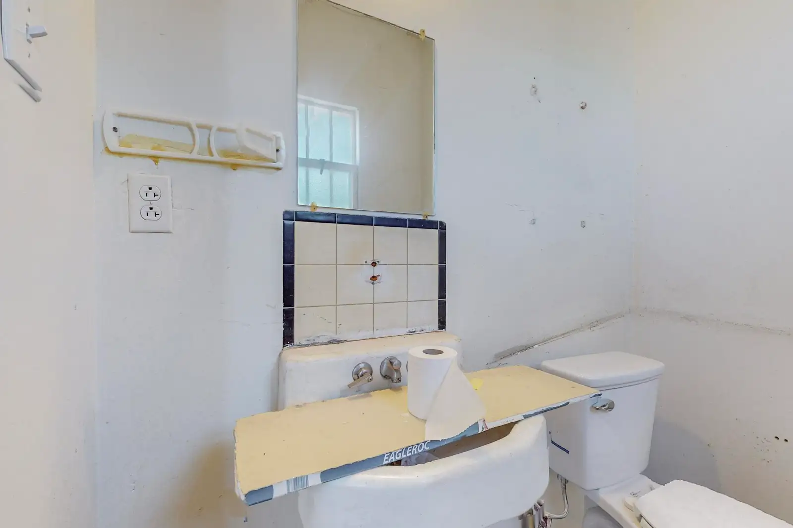 Open Flex Space in Nob Hill with Yard Associate