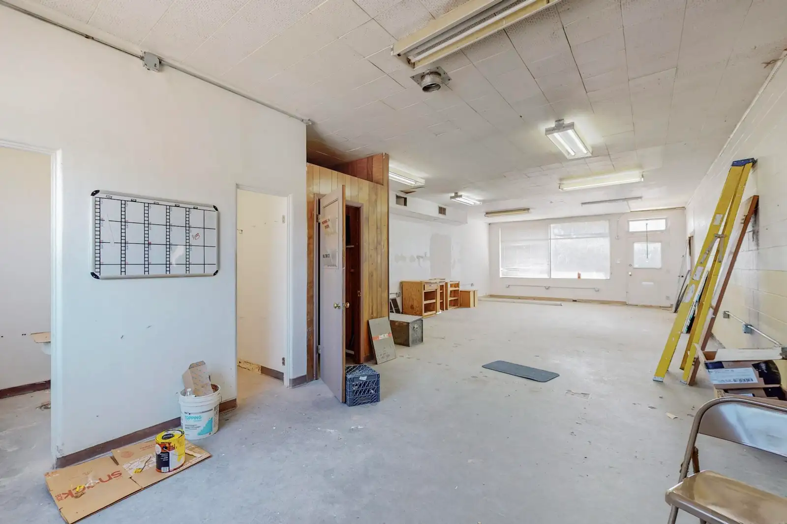 Open Flex Space in Nob Hill with Yard Associate