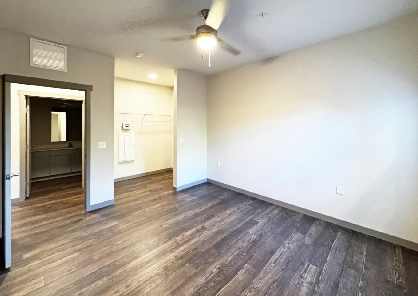 Modern New-Build Live/Work Suites image 9