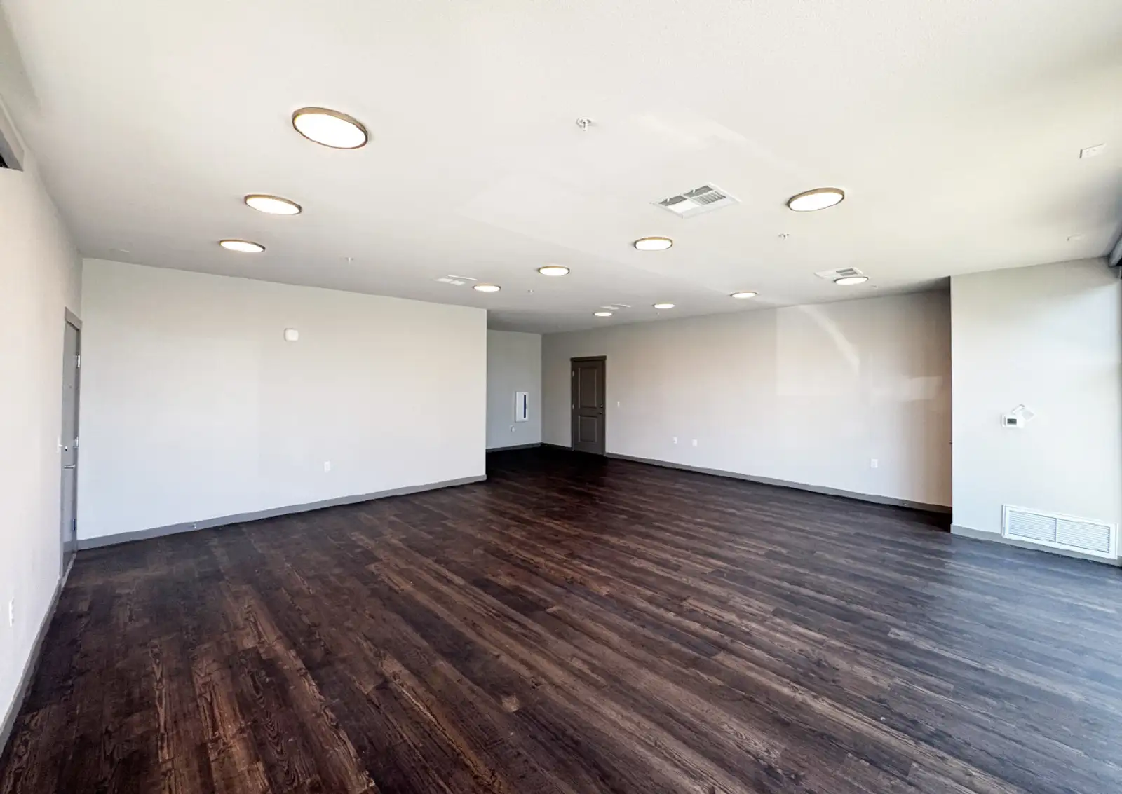 Modern New-Build Live/Work Suites image 8