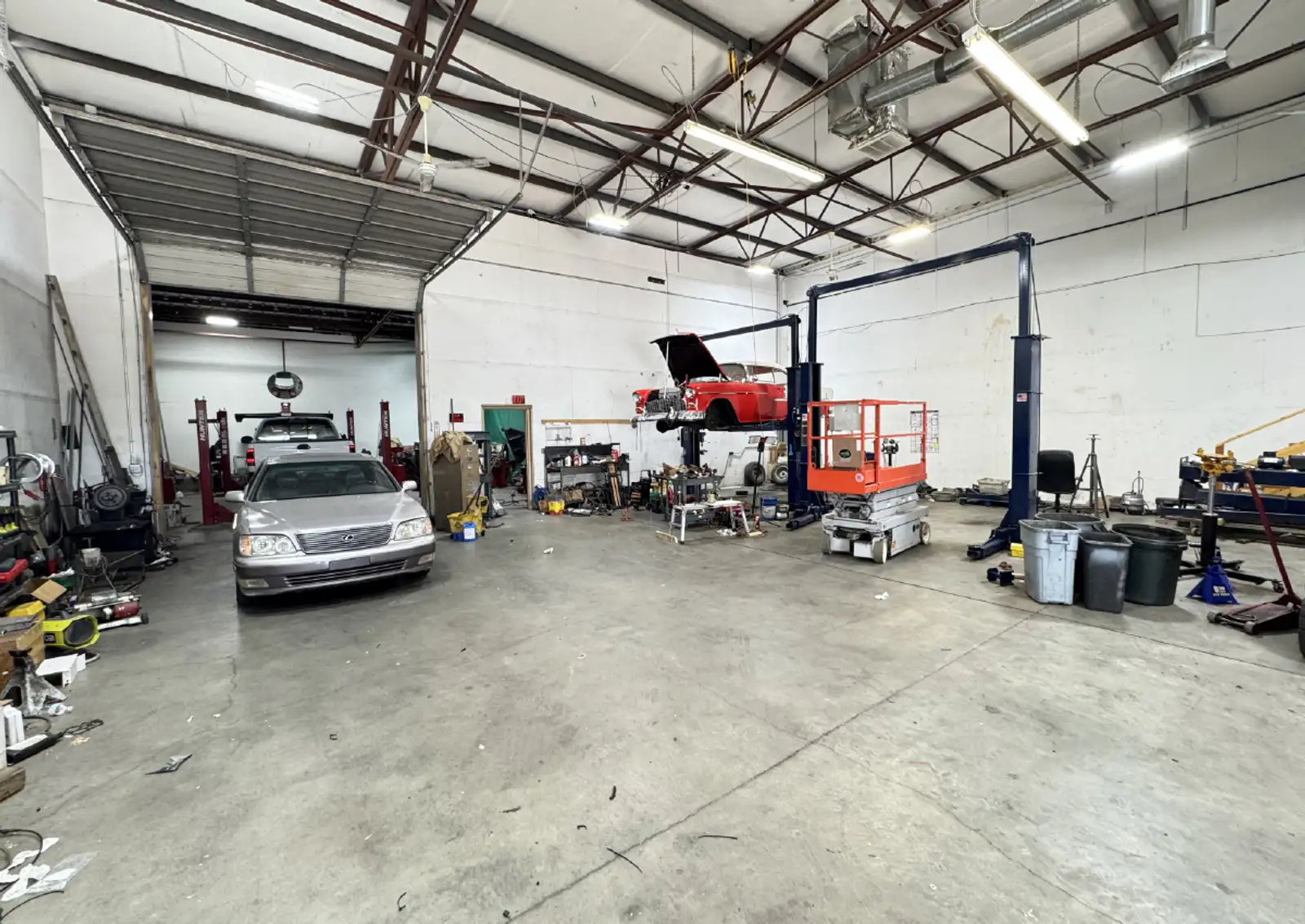 High-Clearance Industrial Shop image 9