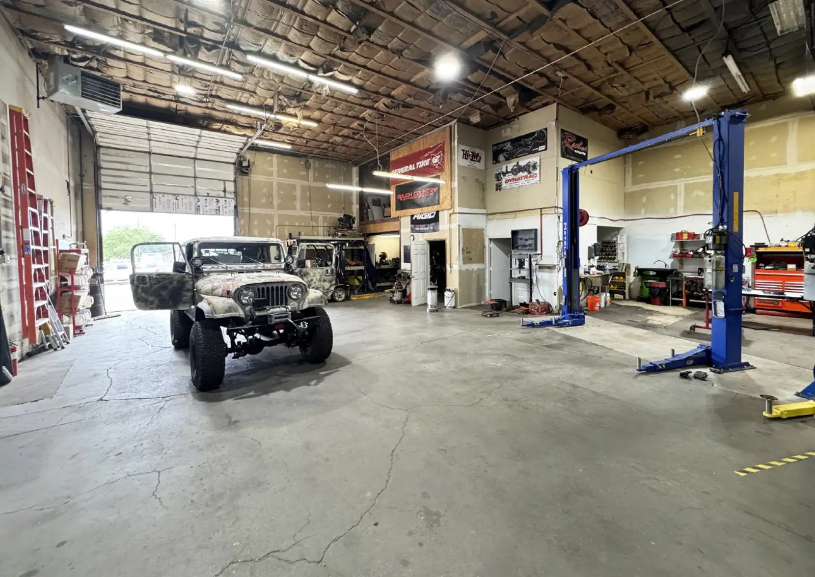 High-Clearance Industrial Shop image 5