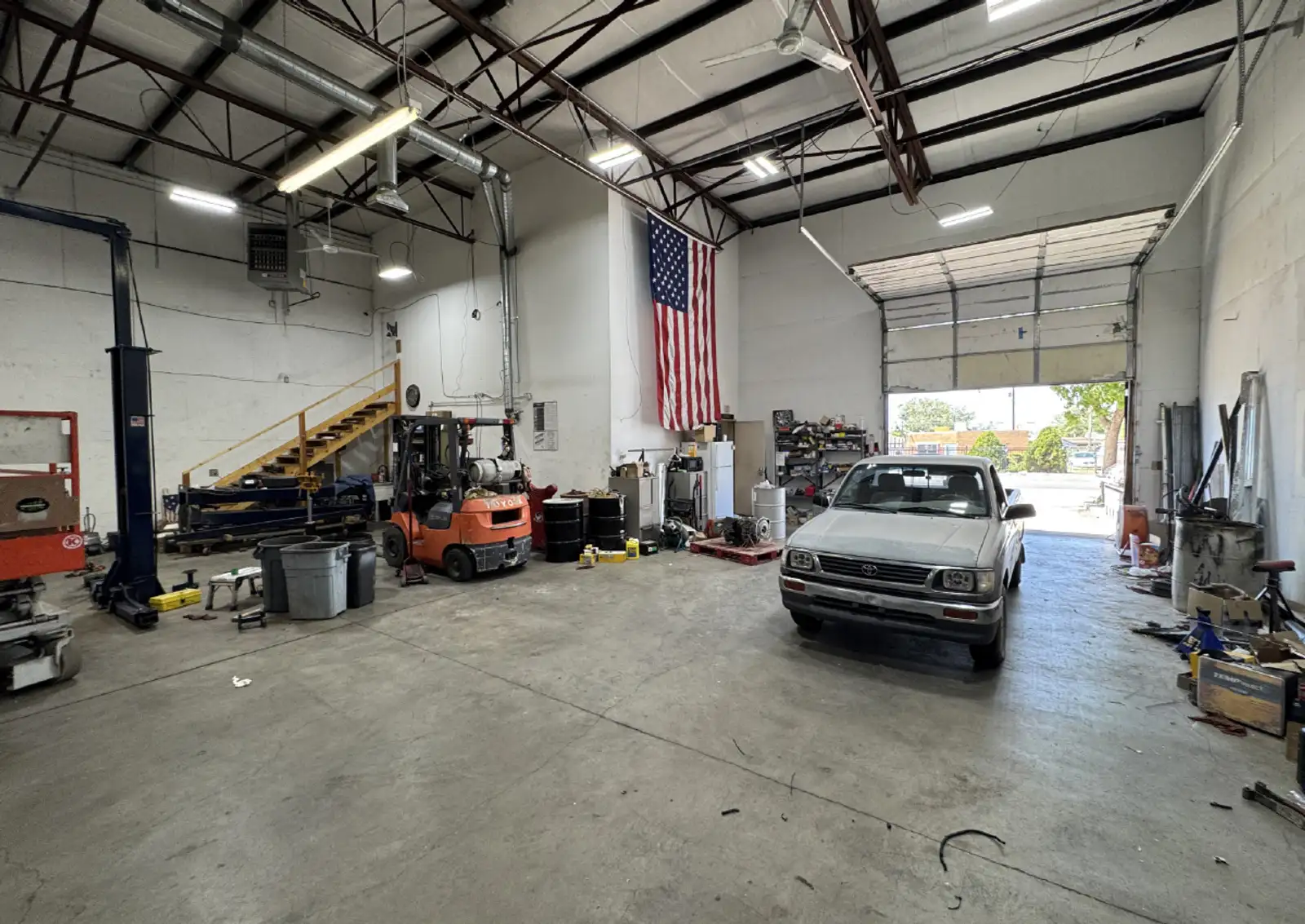 High-Clearance Industrial Shop image 11