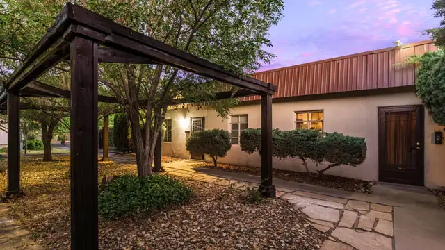 533 Valencia Dr SE listing image