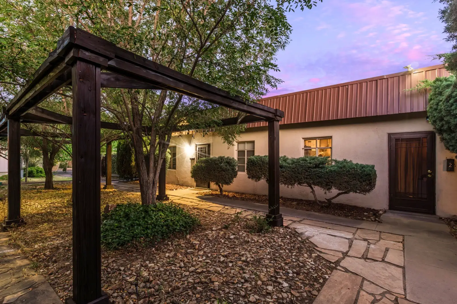 533 Valencia Dr SE image 1
