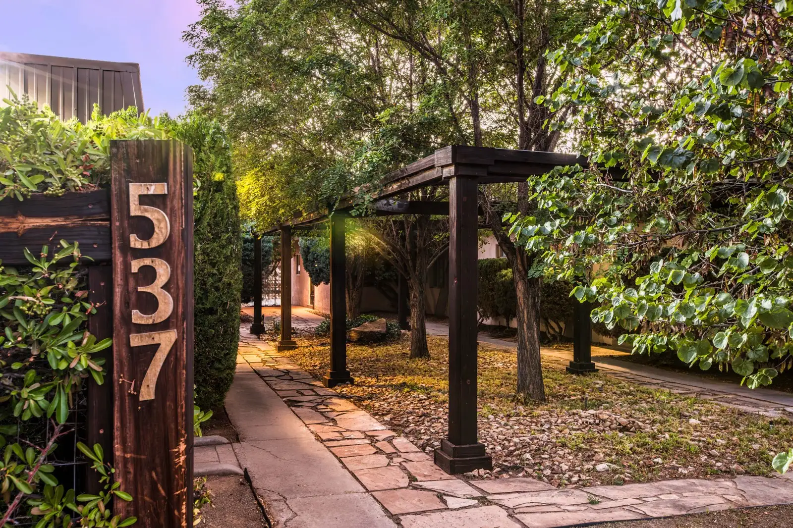 533 Valencia Dr SE image 3