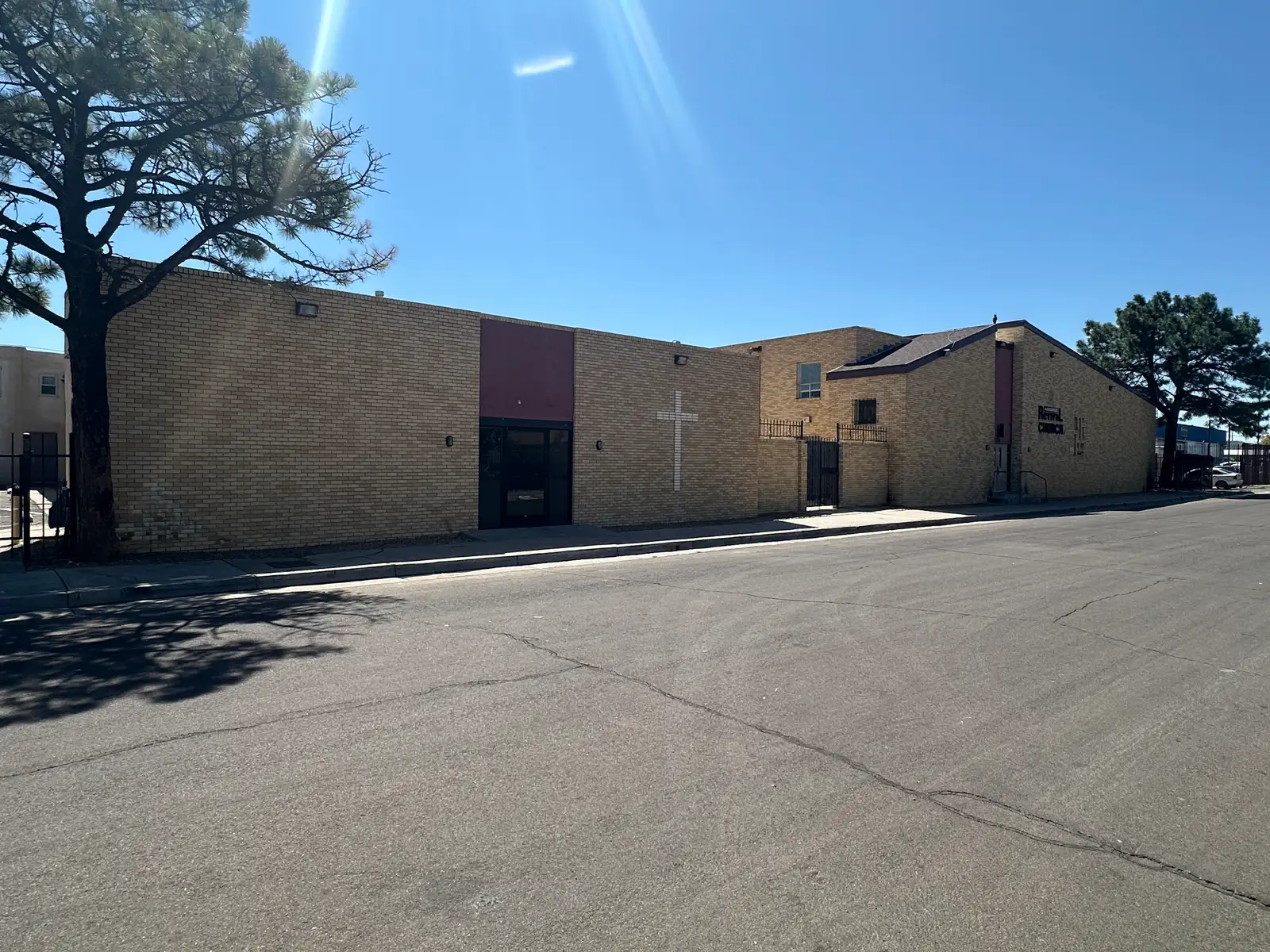Rare Multi-Use Commercial Campus image 1