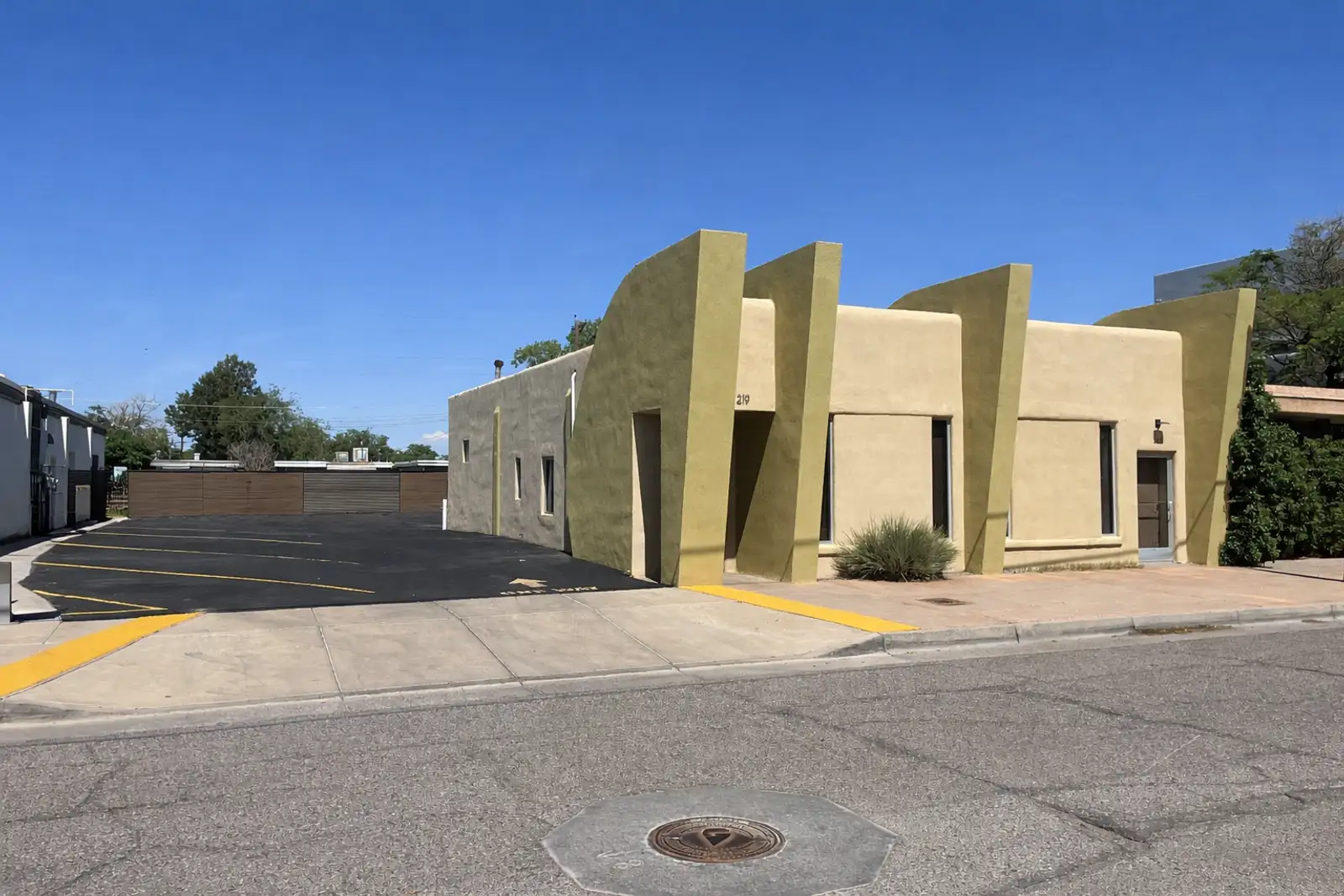 217 Sierra Dr SE, Albuquerque, NM 87108