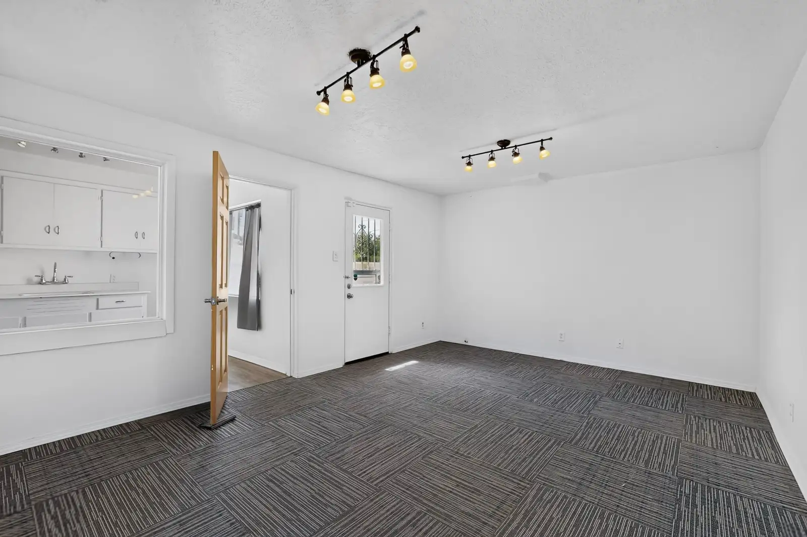 FREE STANDING PROFESSIONAL OFFICE image 10