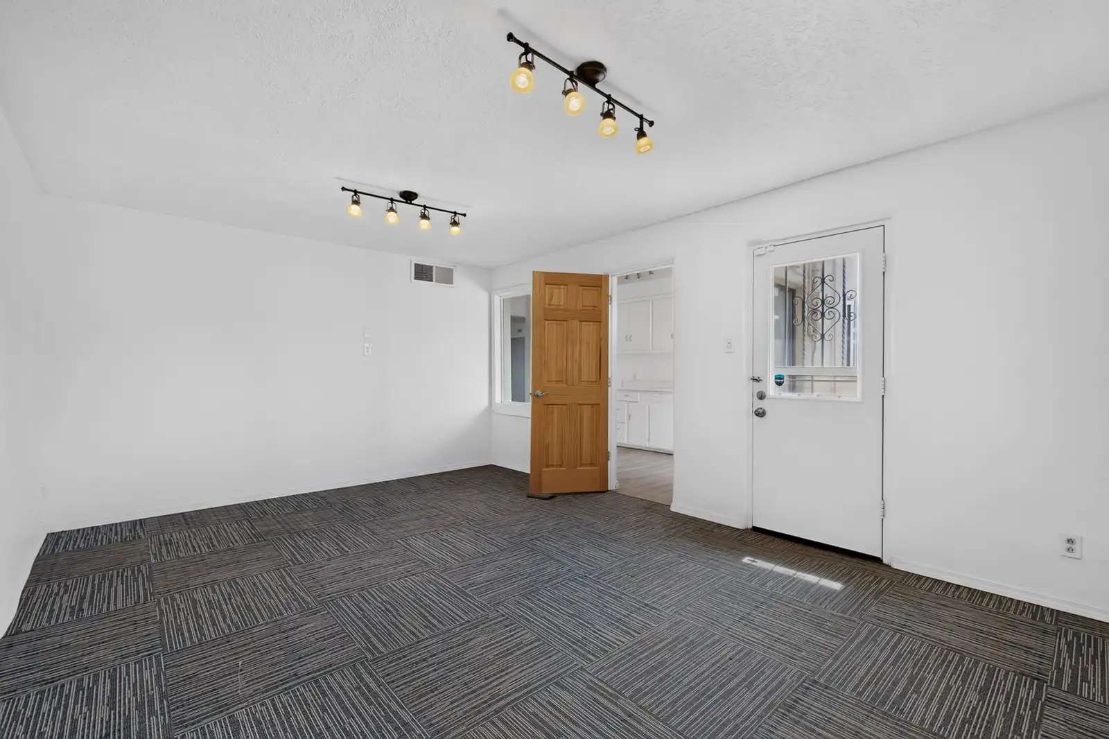 FREE STANDING PROFESSIONAL OFFICE image 9