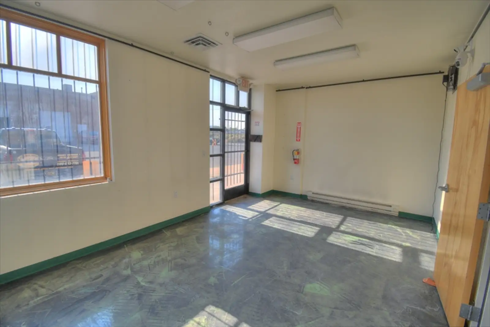 Office/Warehouse image 6
