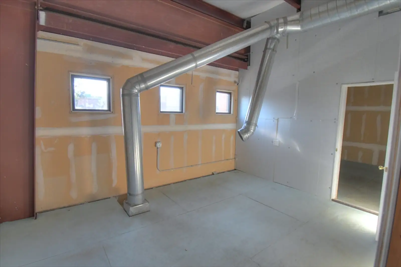 Office/Warehouse image 15