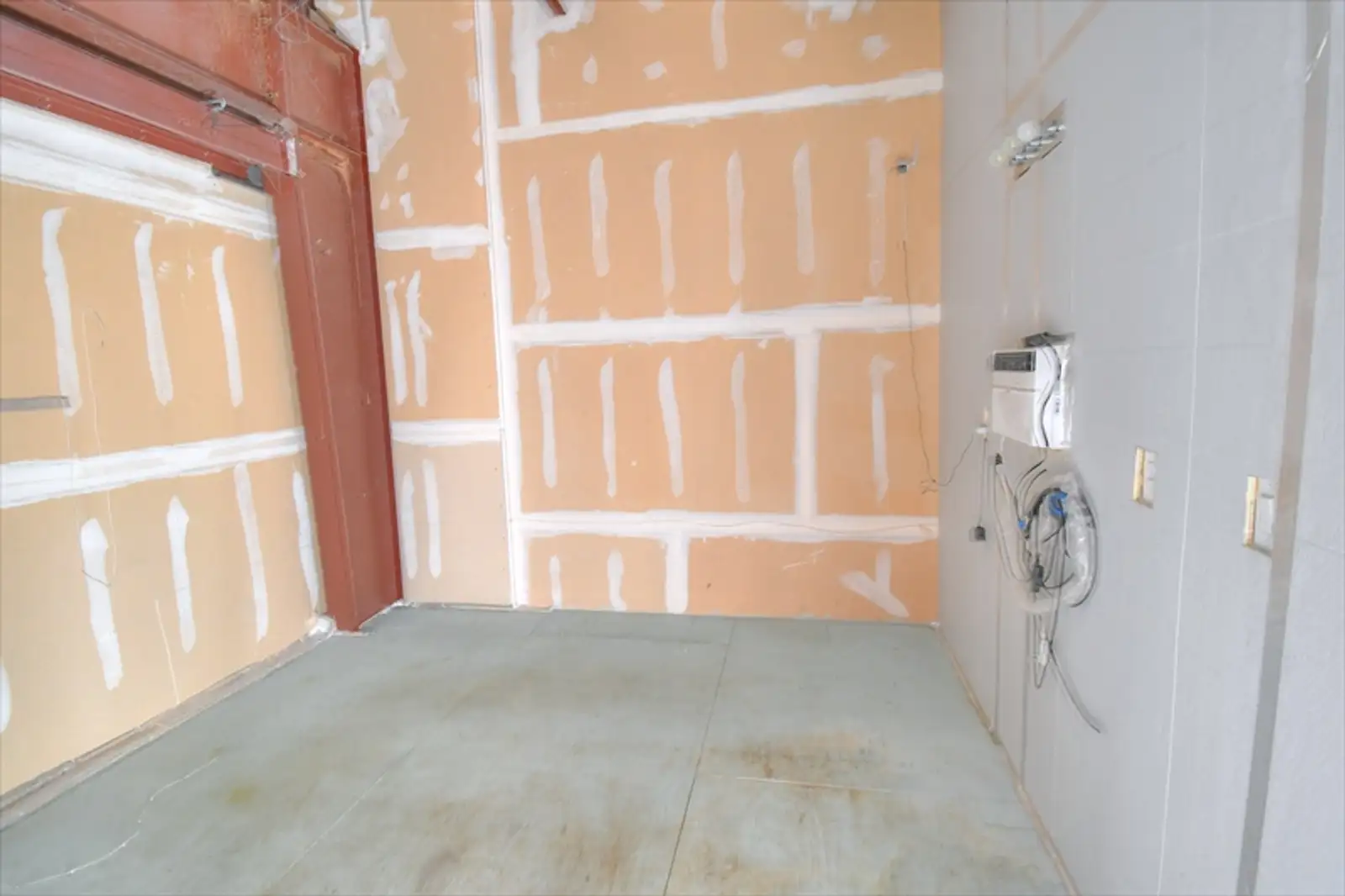 Office/Warehouse image 10